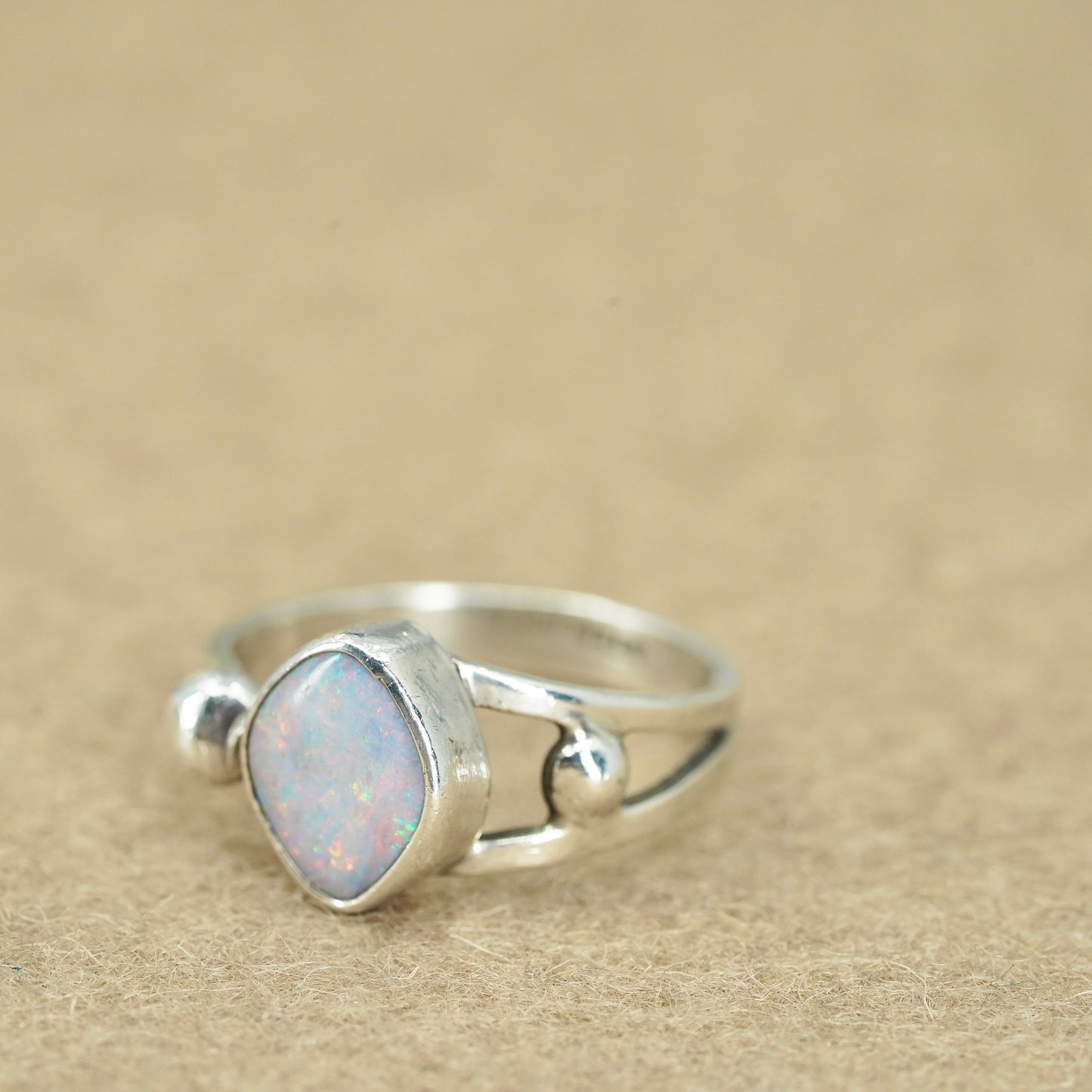 Size 6, vintage southwestern Sterling 925 silver handmade ring with opal