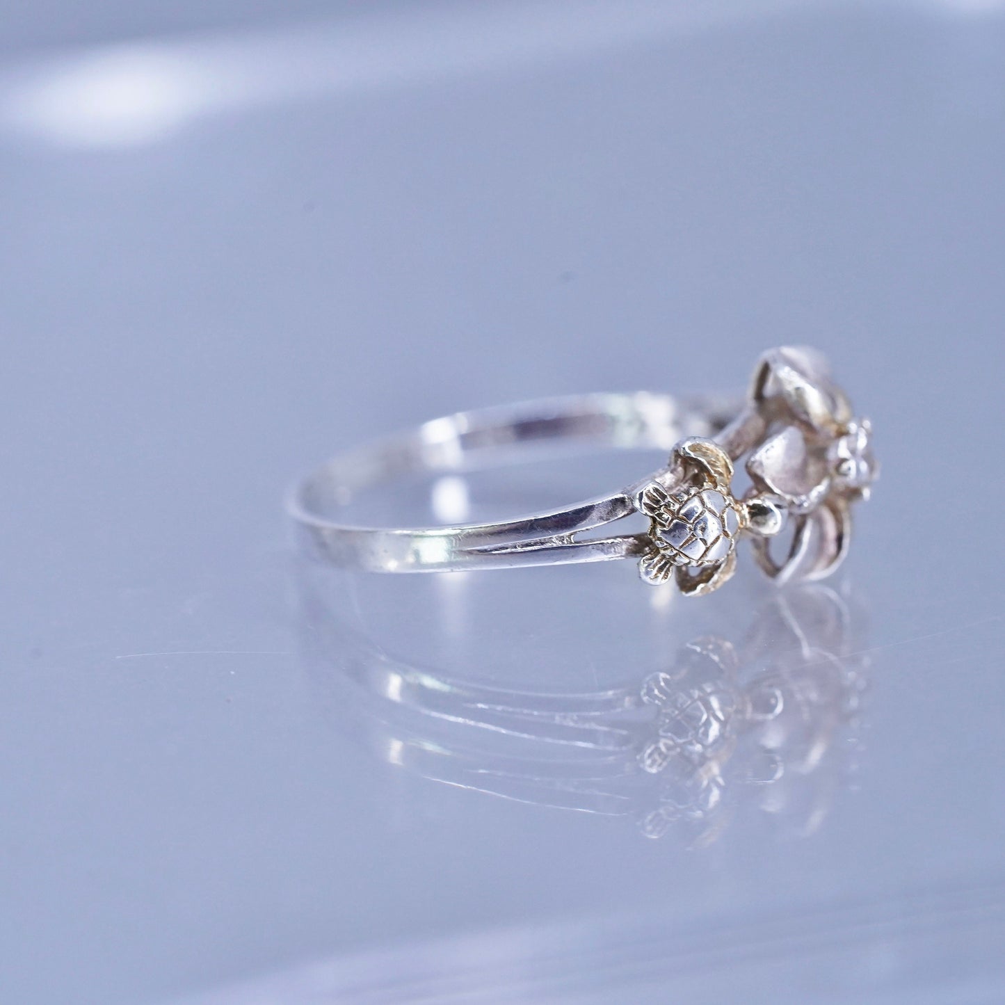 Size 9.5, vintage Sterling 925 silver plumeira flower ring with turtles and cz