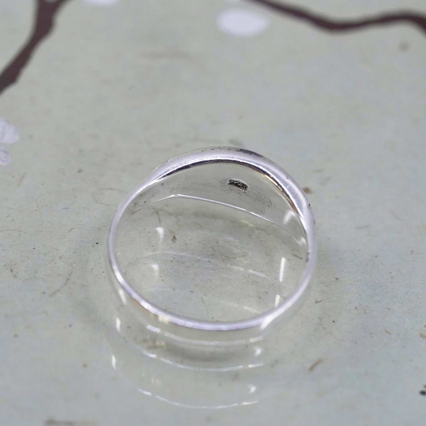 Size 7, Vintage Irish sterling silver claddagh ring, holding heart 925 band