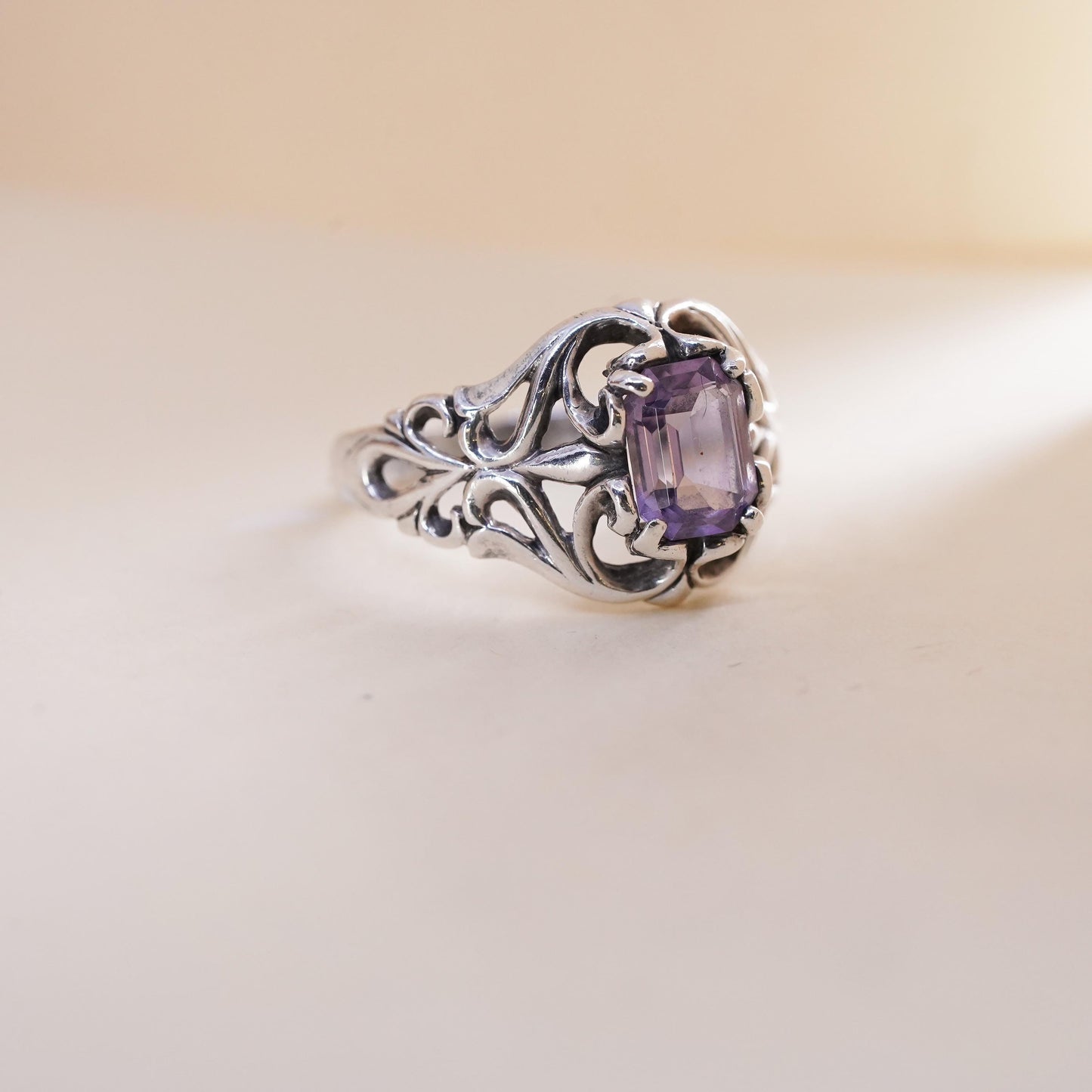 Size 8, Vintage sterling 925 silver handmade cocktail ring w/ amethyst filigree