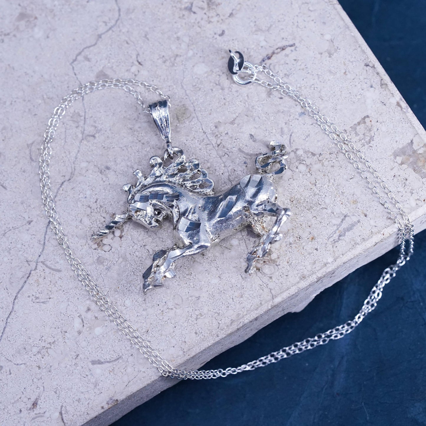 7.7g, RARE 18K white gold detailed unicorn pendant sterling silver Necklace