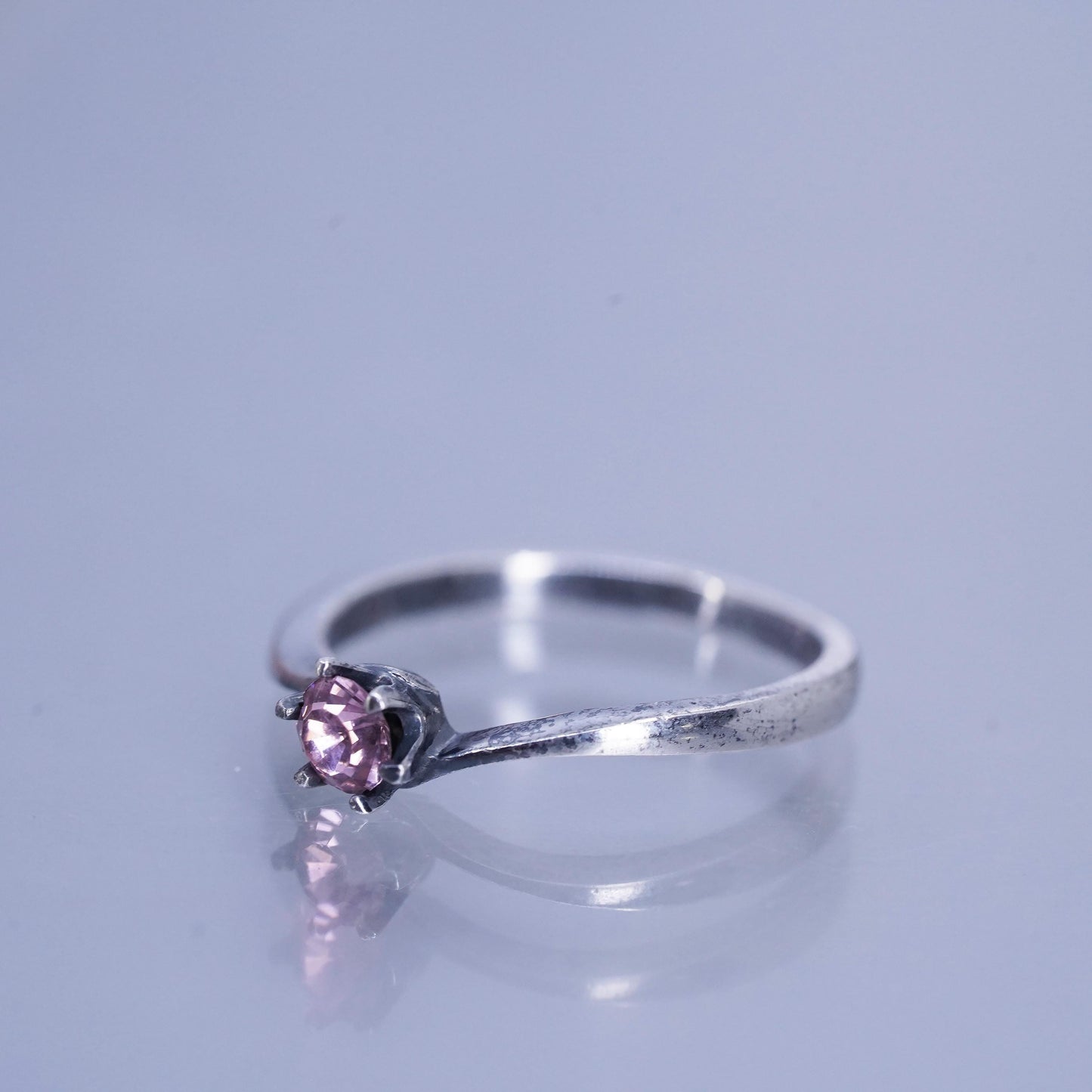 Size 4, vintage Sterling 925 silver handmade band ring with pink crystal