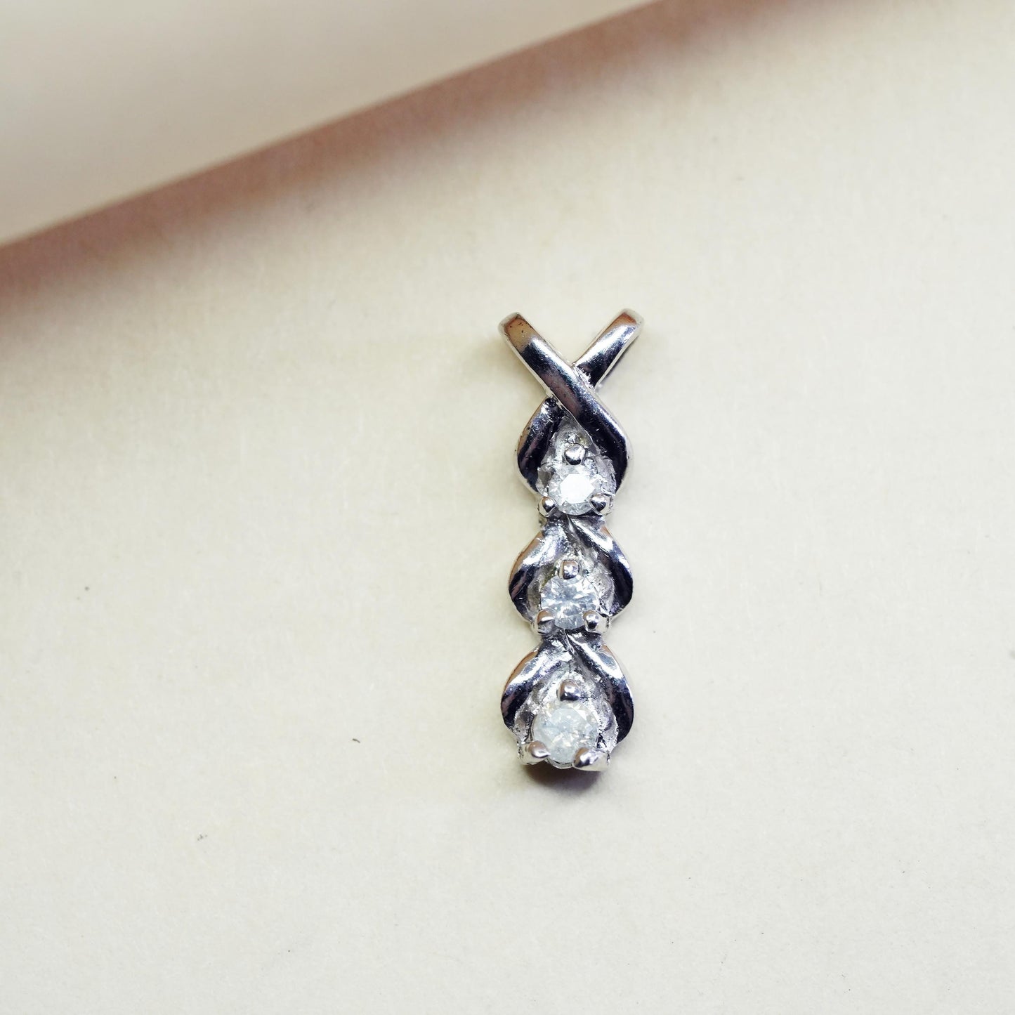 Vintage sterling 925 silver elongated pendant with cluster diamonds