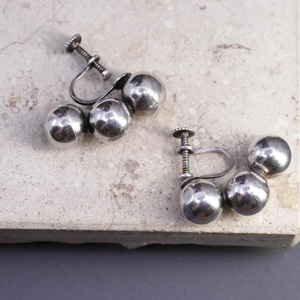 Vintage Mexican Sterling silver screw back earrings, 925 ribbed curvy beads