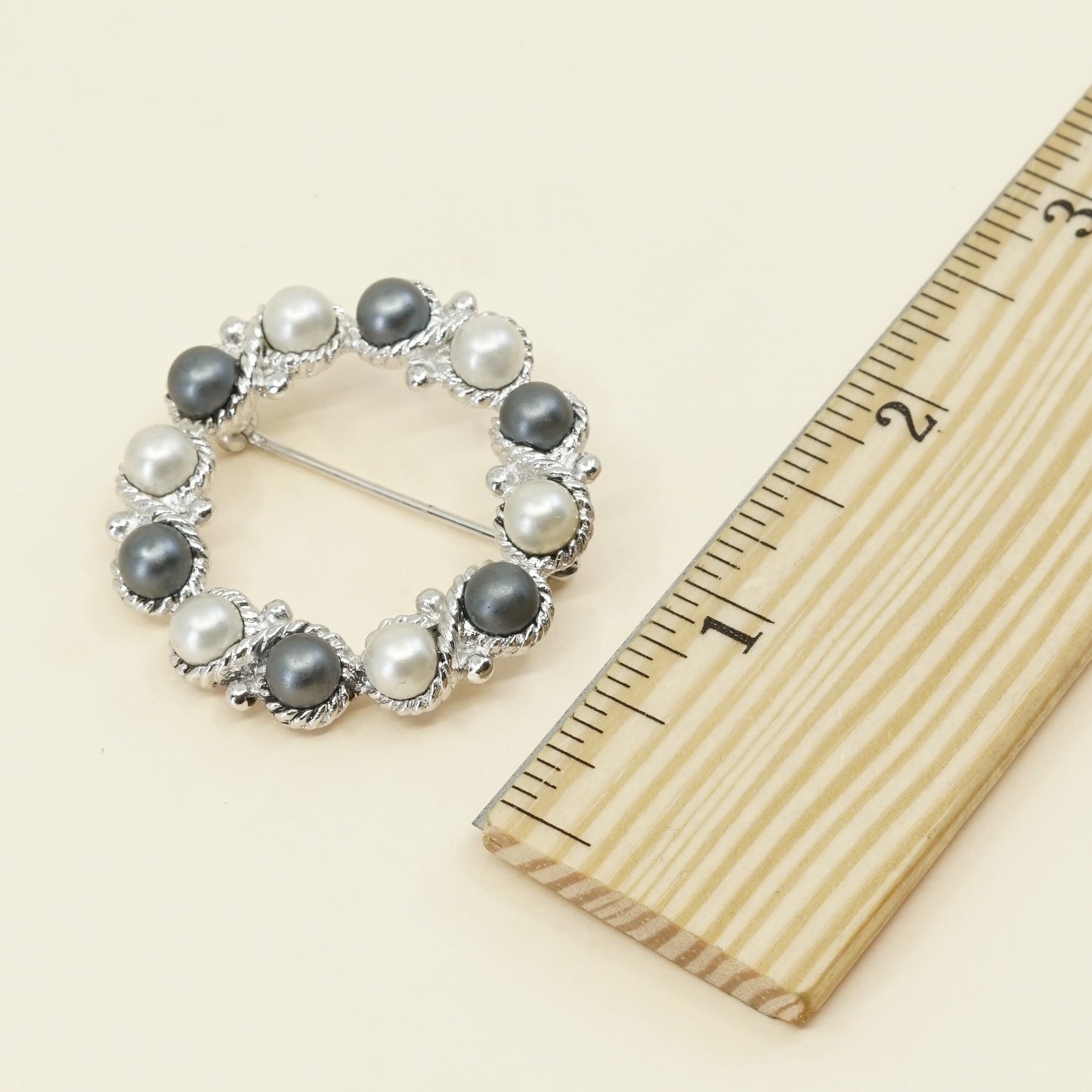 Vintage Sterling silver handmade brooch, Mexico 925 silver circle with pearl, simple, elegant, Stamped Avon, silver tested