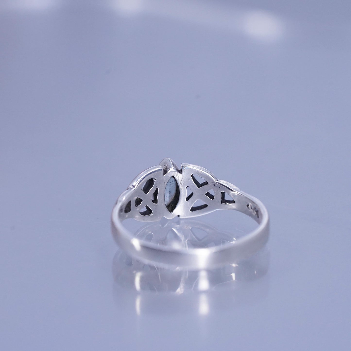 Size 5, Sterling 925 silver handmade ring, Irish Celtic knot band peridot