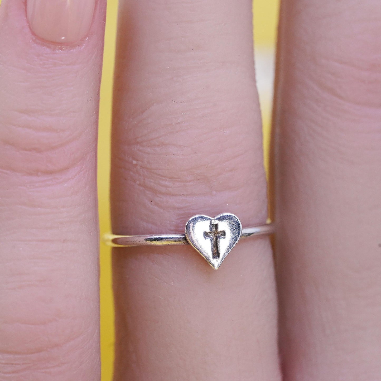 Size 5.75, VTG sterling silver handmade ring, heart 925 stackable band cross