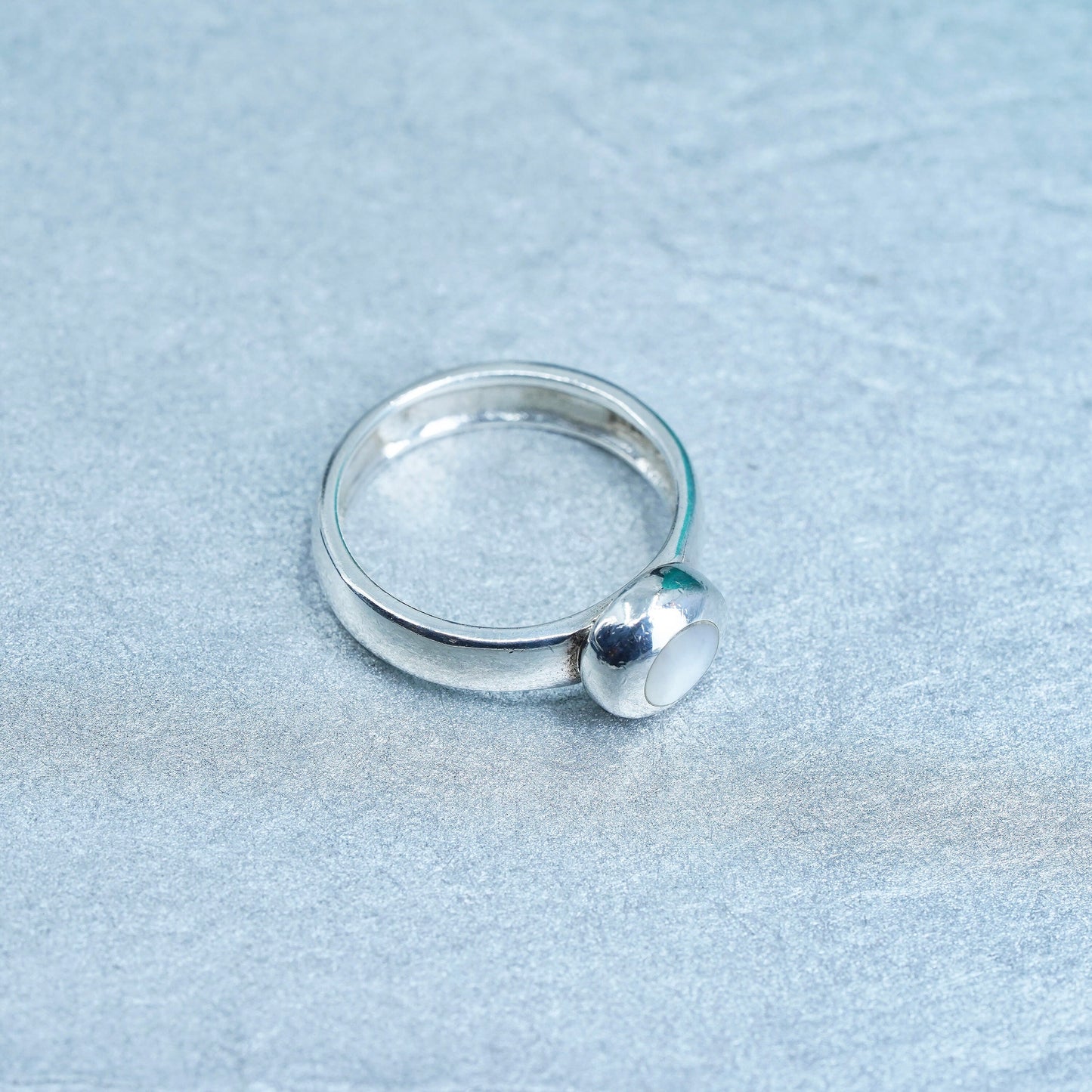 Size 6, Native American navajo Sterling 925 silver ring with mother of pearl