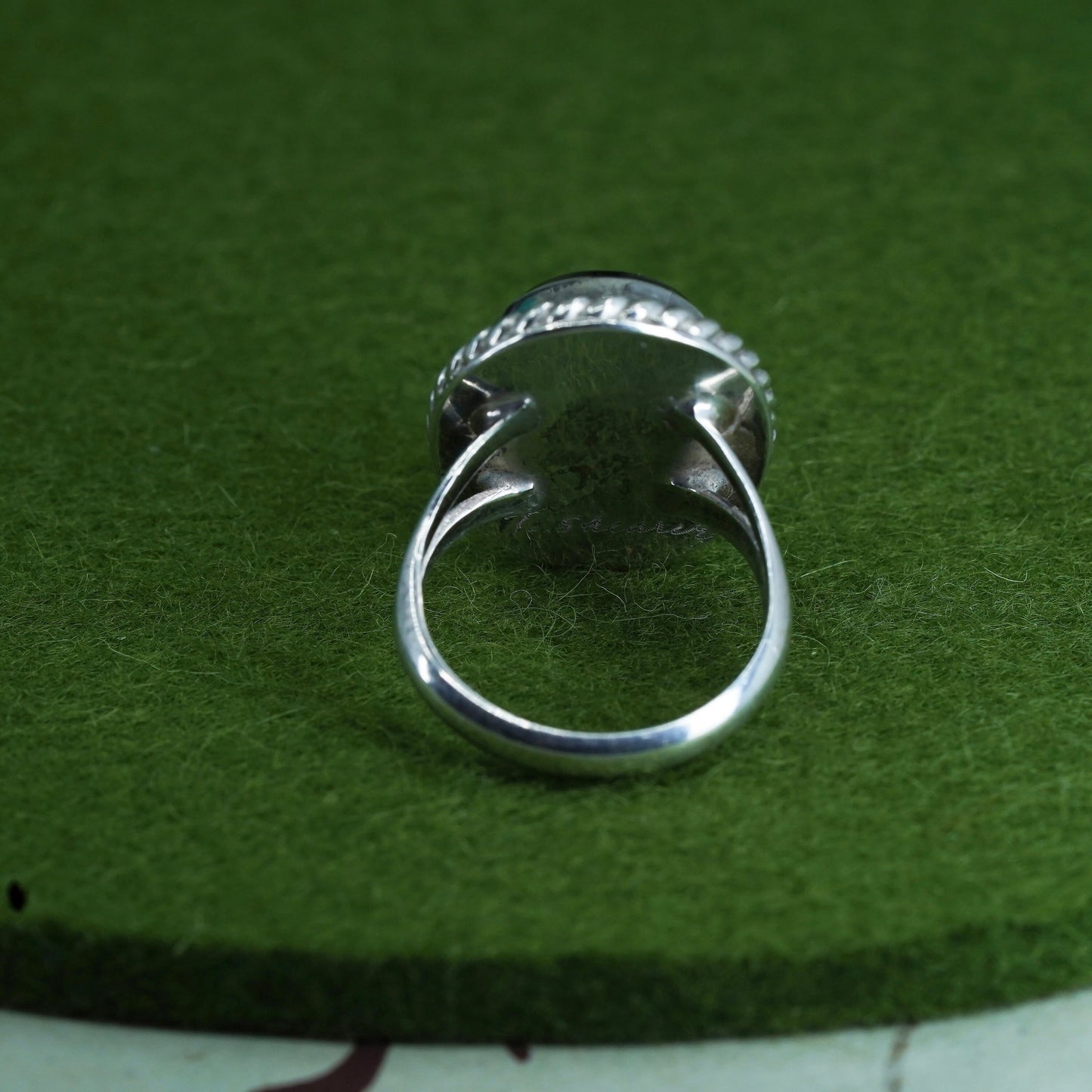 Size 8, Vintage handmade sterling 925 silver ring with green glittering stone