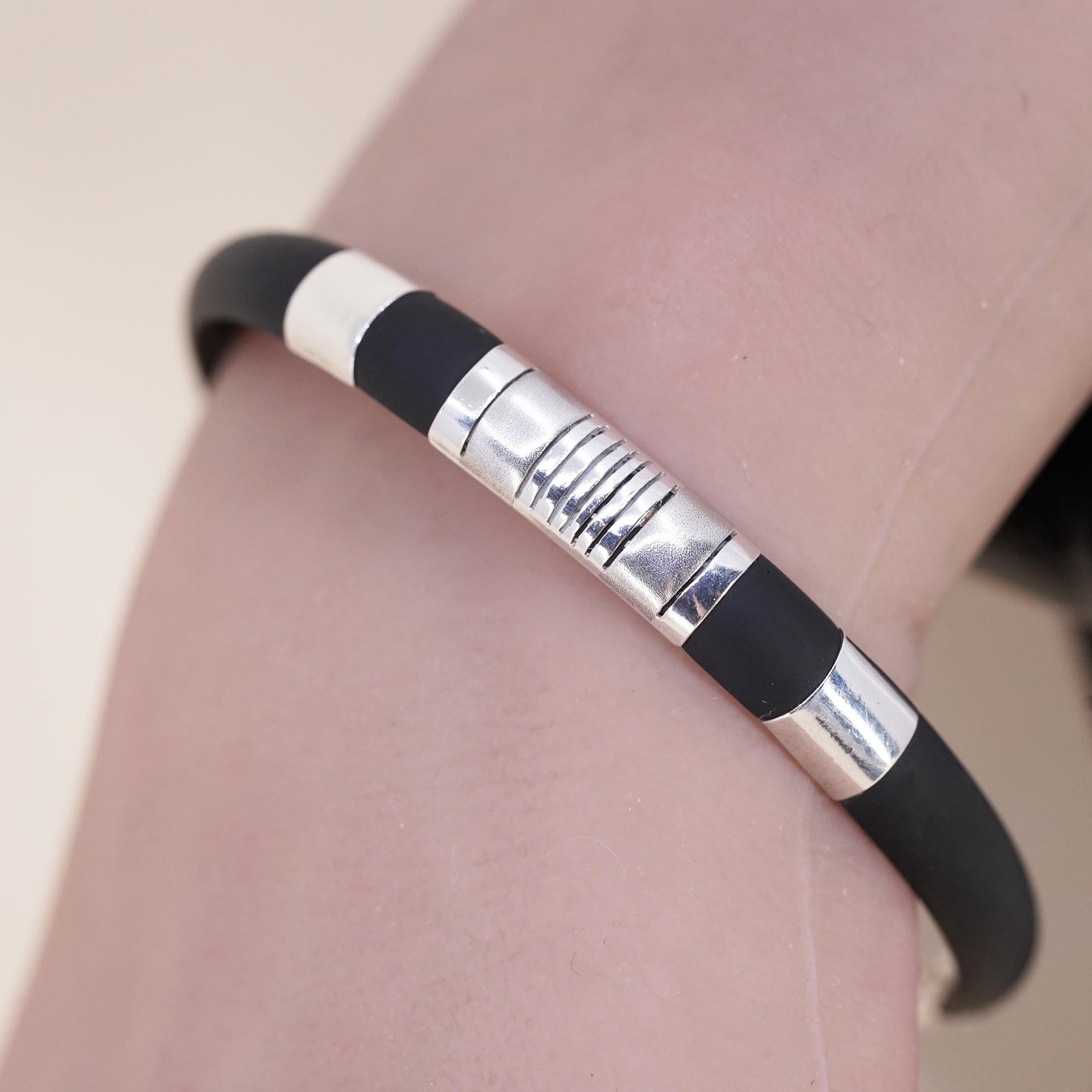 5.5", Vintage black rubber chain with sterling 925 silver bar