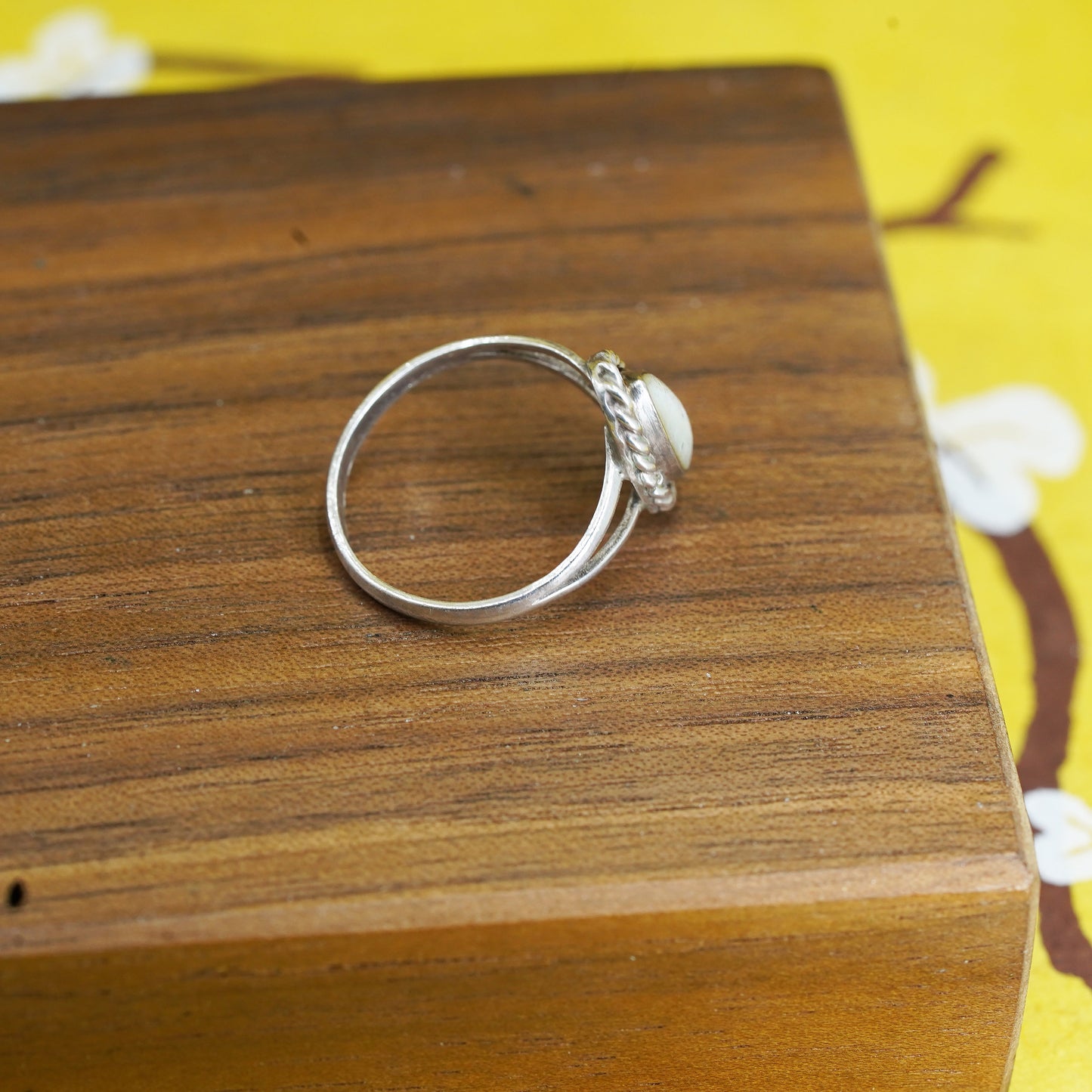 Size 6, vtg Sterling silver 925 handmade ring with white tiger eye stone cable