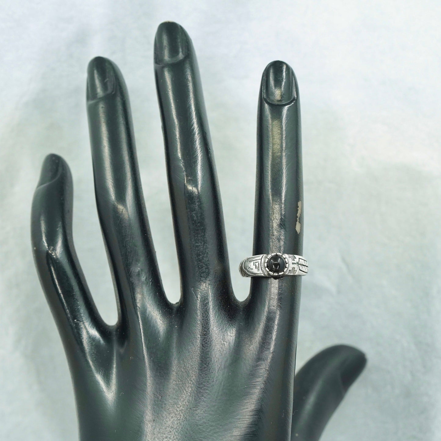 Size 6, vintage southwestern Shube Sterling 925 silver handmade ring with onyx