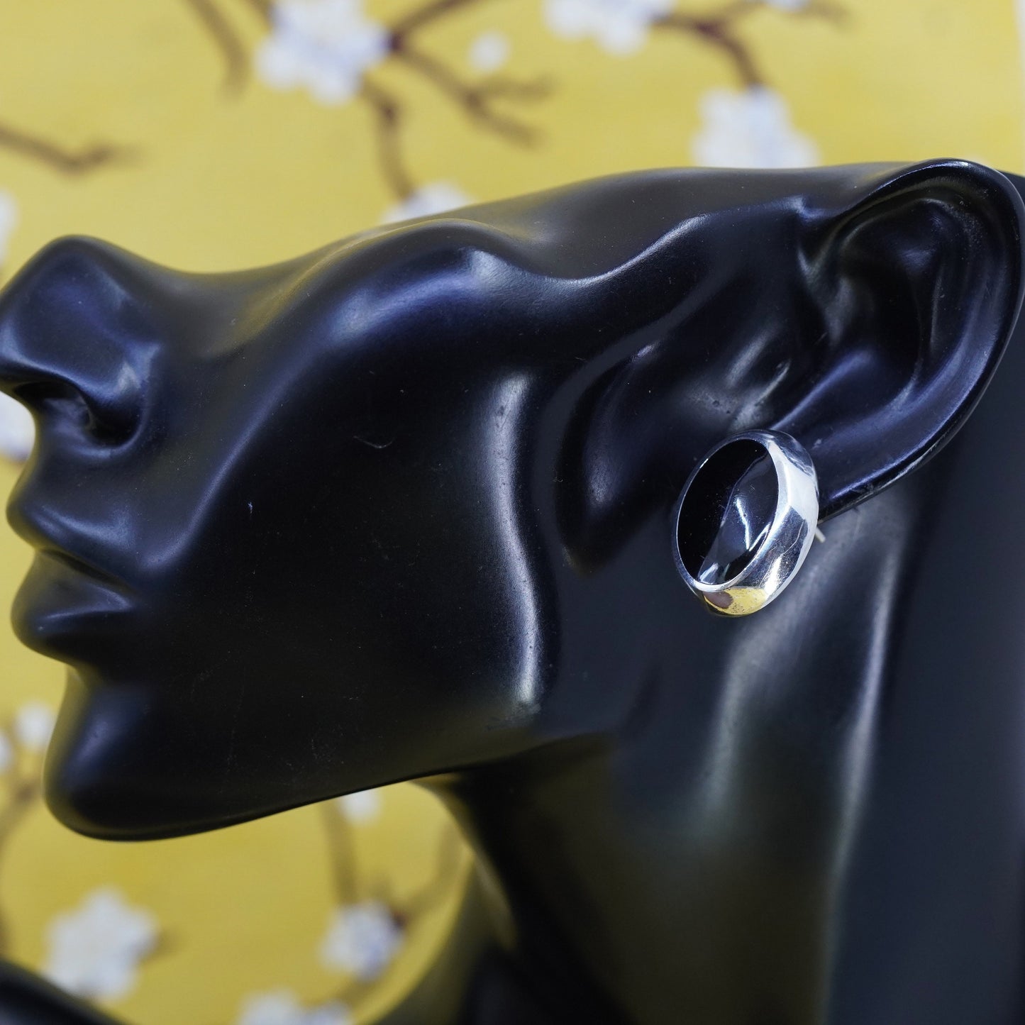 Mexican Sterling 925 silver handmade teardrop earrings with round onyx inlay