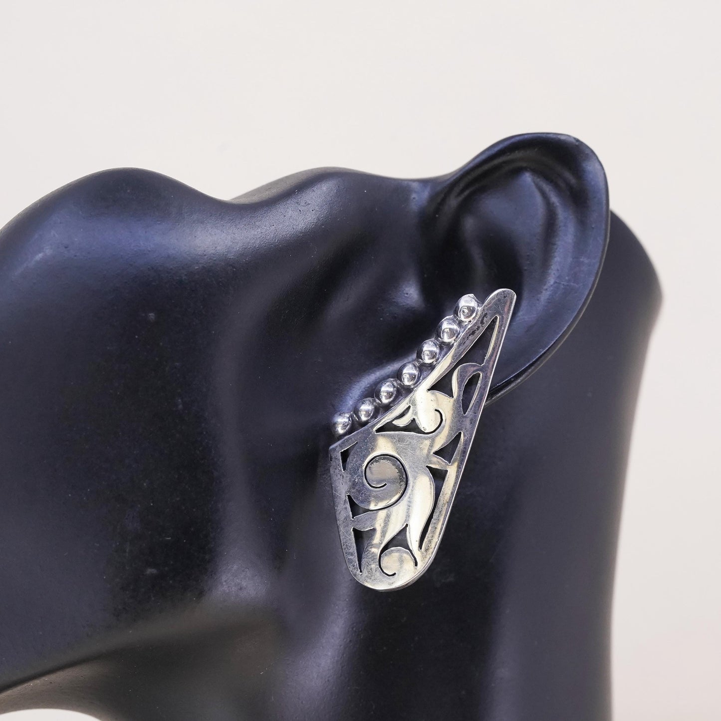 Vintage Mexican sterling silver single earring, 925 screw back with cut out