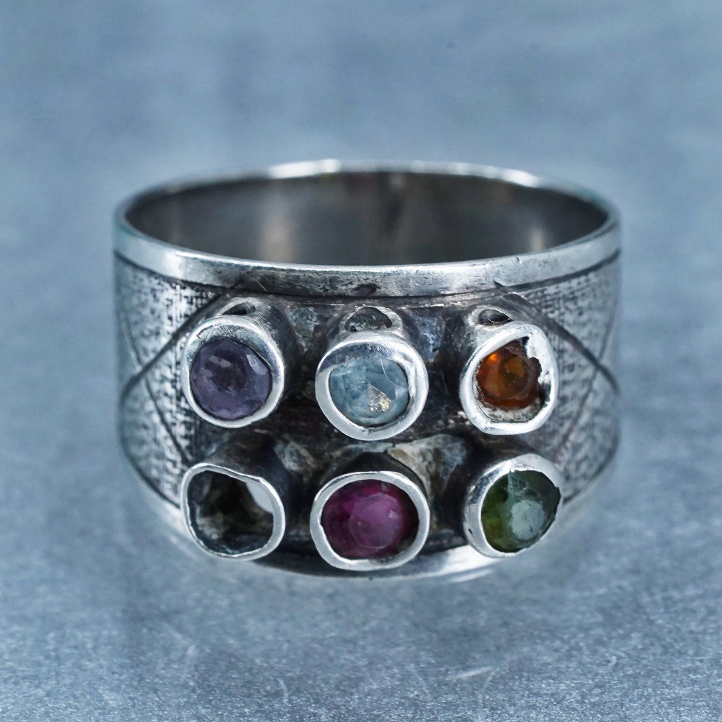 Size 7.25, Retro Ecuador 900 Sterling Silver Tribal band ring w/ garnet peridot