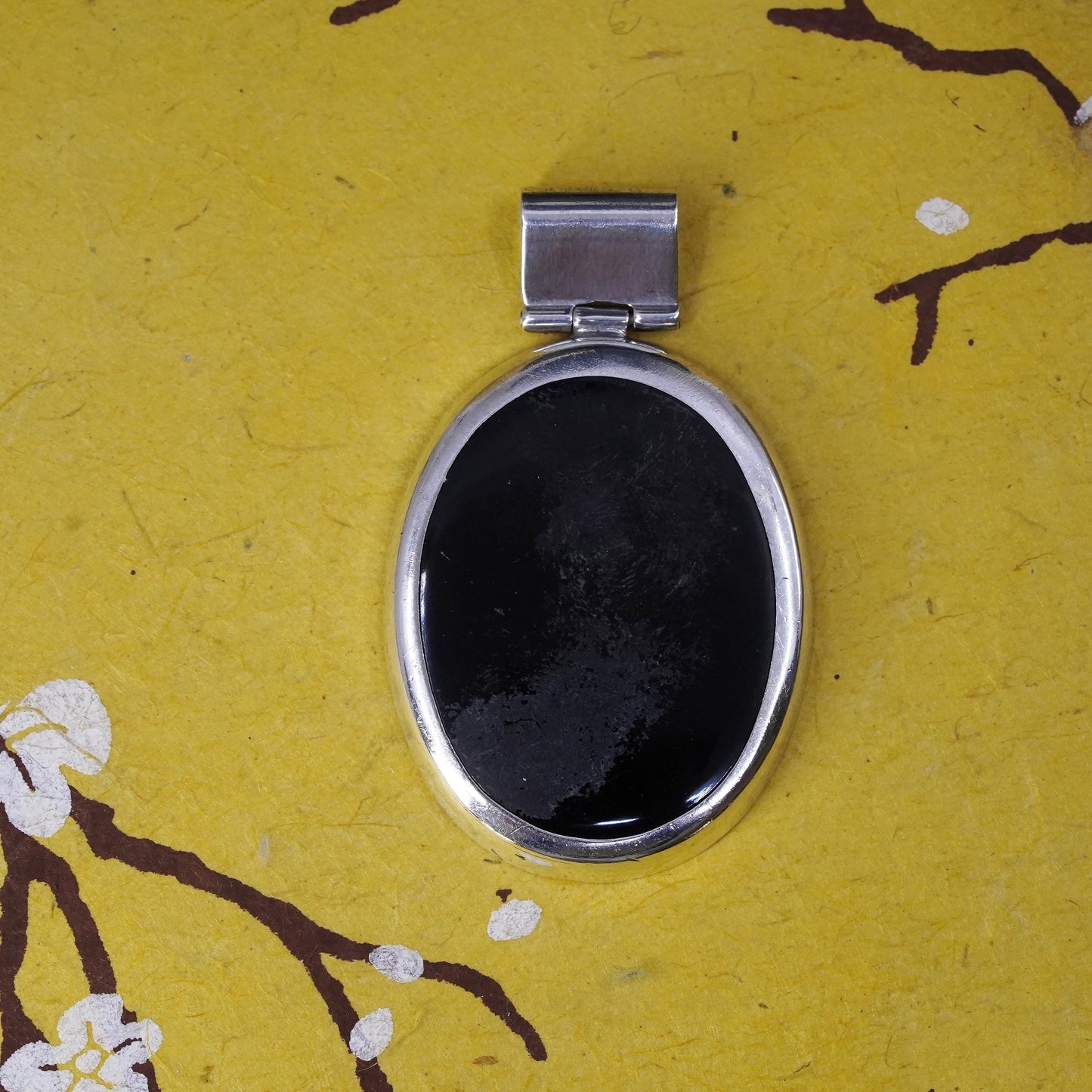Vintage Mexican Sterling 925 silver handmade pendant with oval onyx inlay