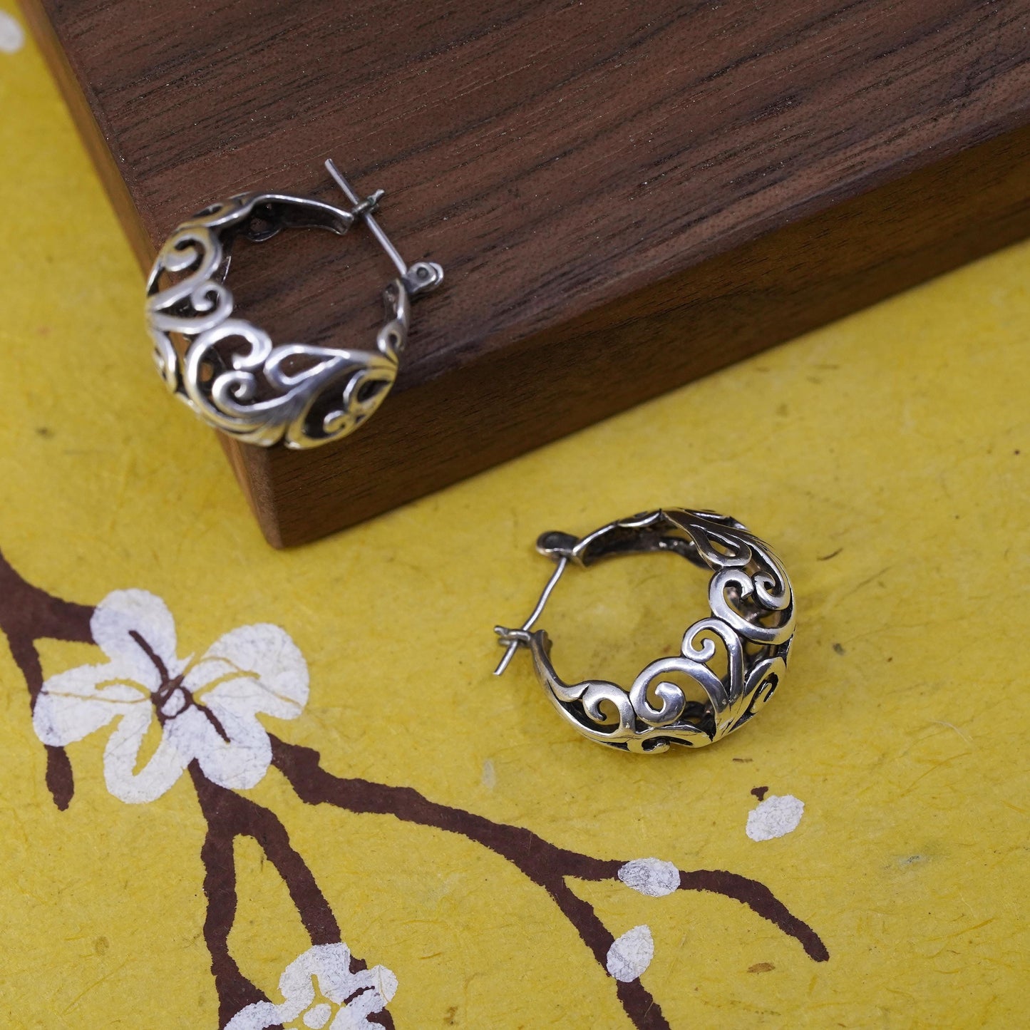 0.75”, VTG Sterling silver handmade earrings, 925 huggie, filigree hoops, Bali