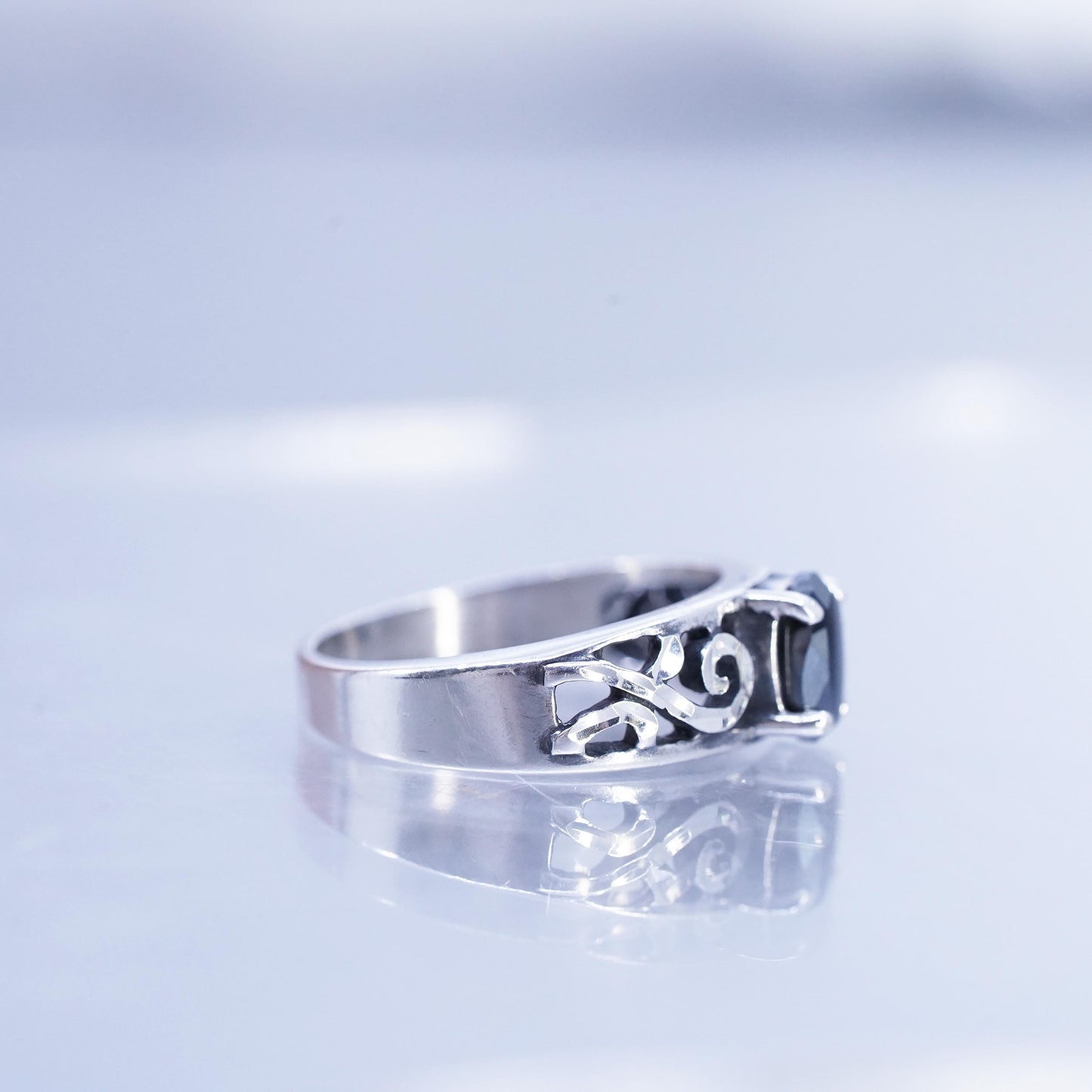Size 6, vintage Sterling 925 silver handmade ring with hematite