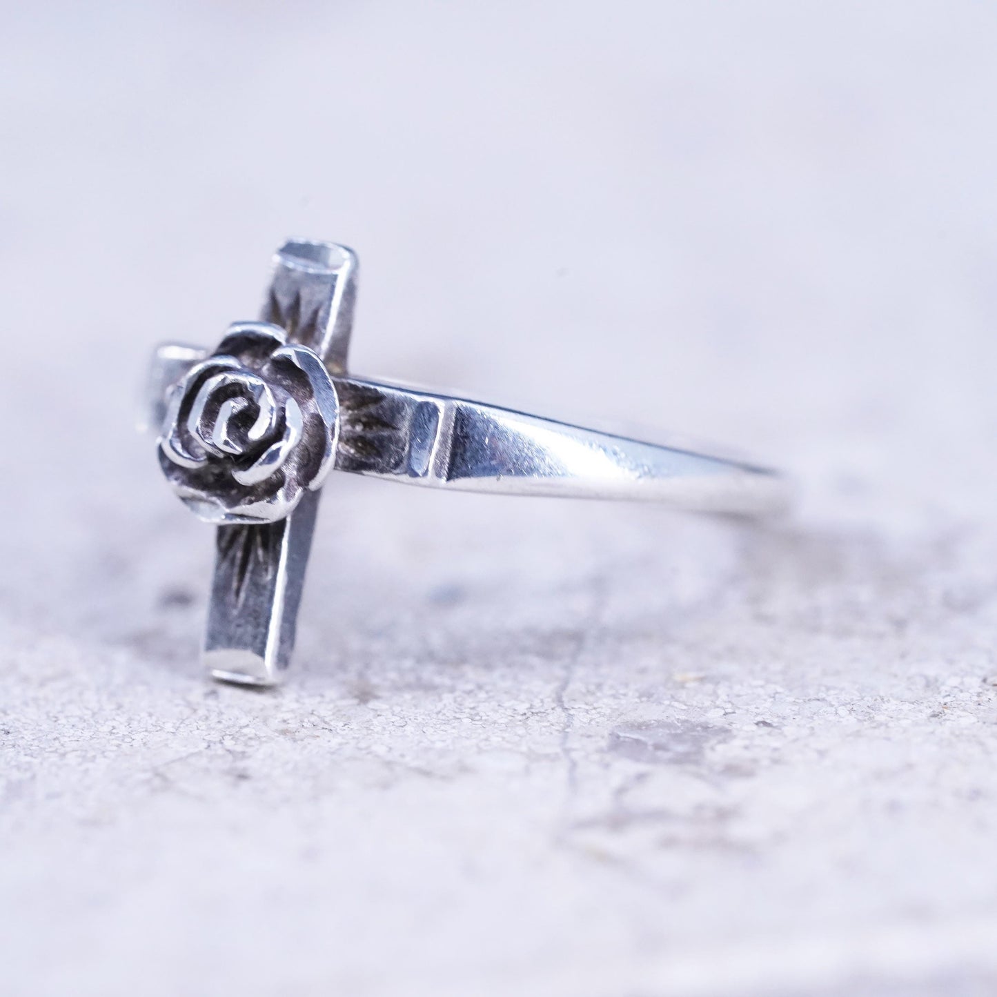 Size 3.5, vintage sterling silver handmade ring, 925 flower cross band