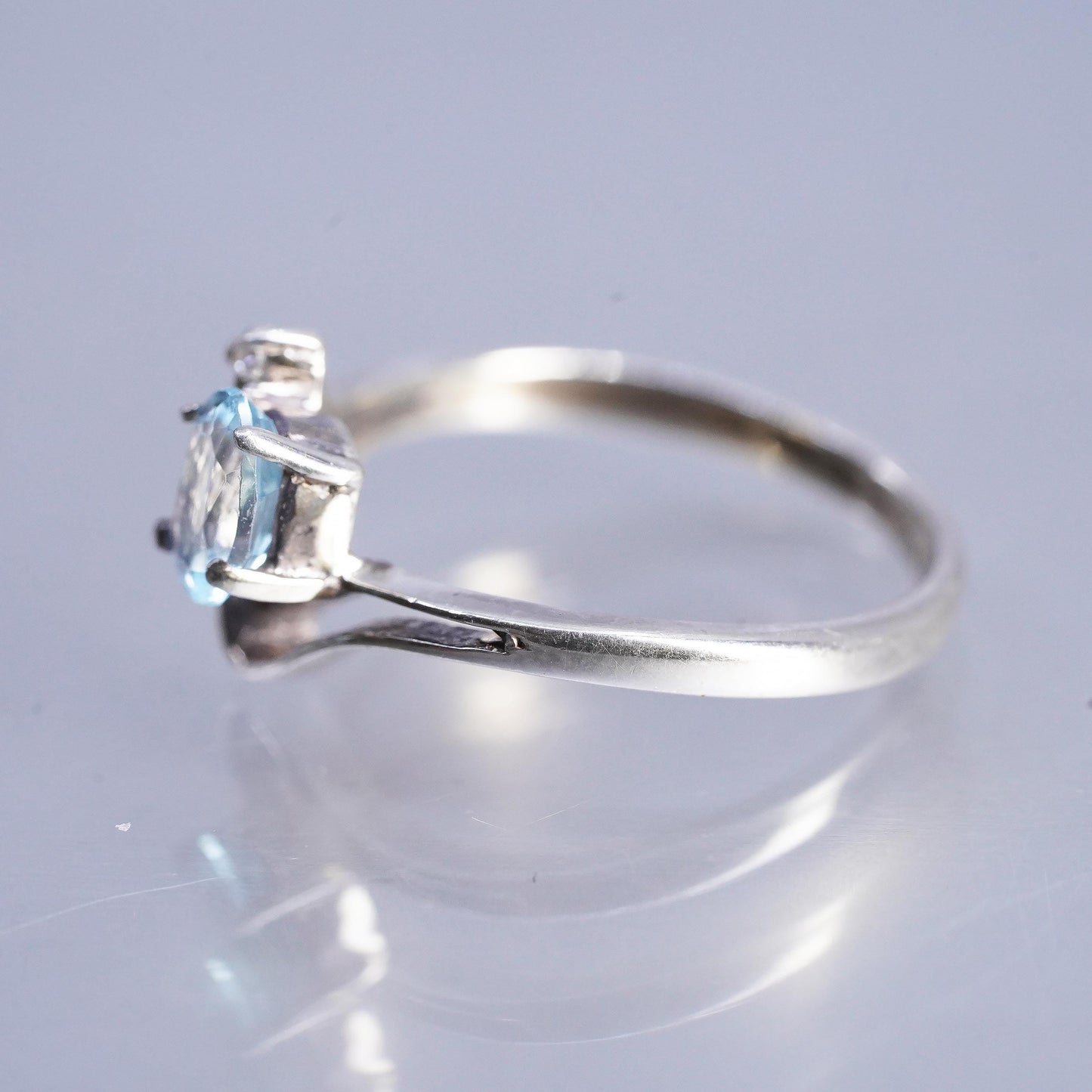 size 6, Vintage Sterling Silver 925 oval cut topaz ring with Diamond detail