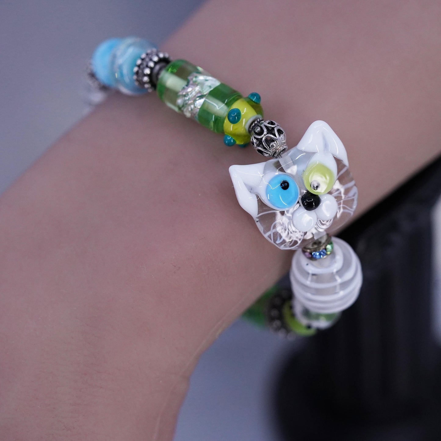 6.25", Mexico Sterling 925 Silver bracelet artisan green glass beads cat face