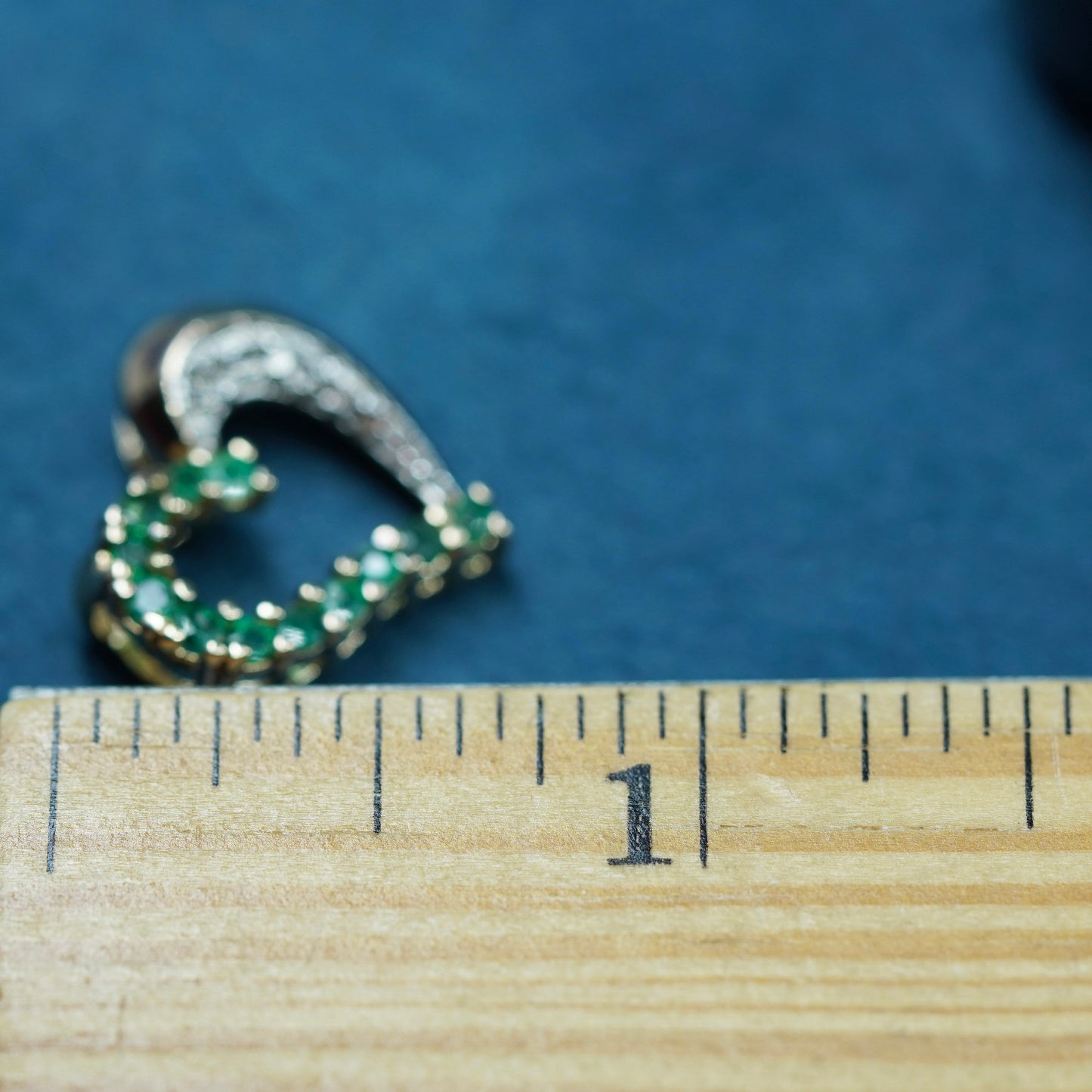 vermeil yellow gold over Sterling silver pedant, 925 heart with emerald diamond