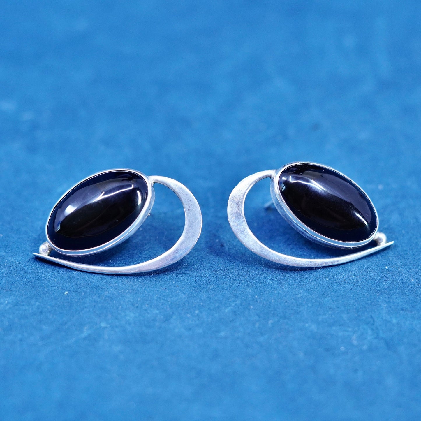 Vintage Native American sterling silver earrings, 925 Teardrop studs with onyx