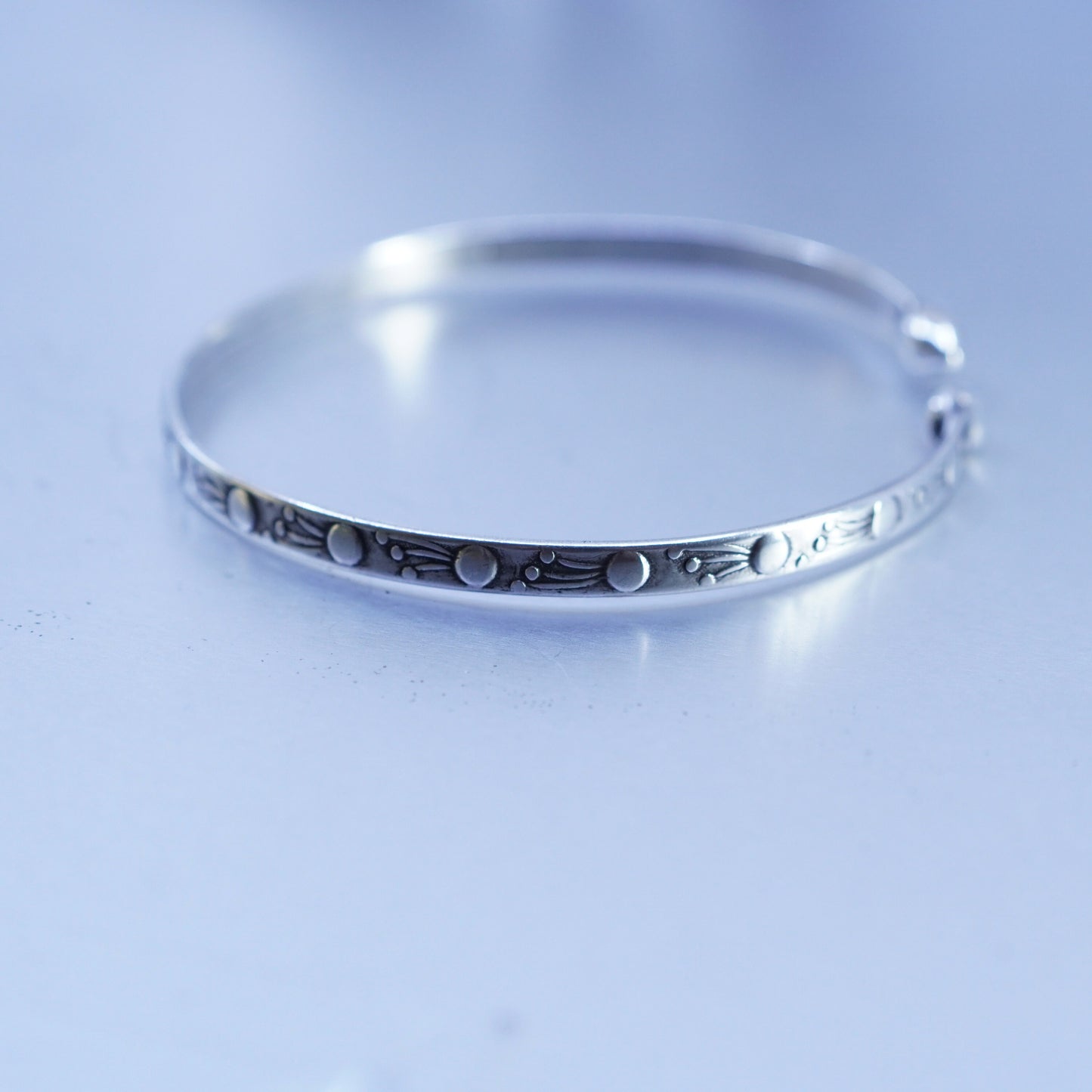 7.75”, Mexico Sterling 925 silver handmade bracelet, textured bangle w/ beads