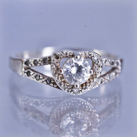 Size 7.5 vintage Sterling 925 silver engagement ring with heart Cz