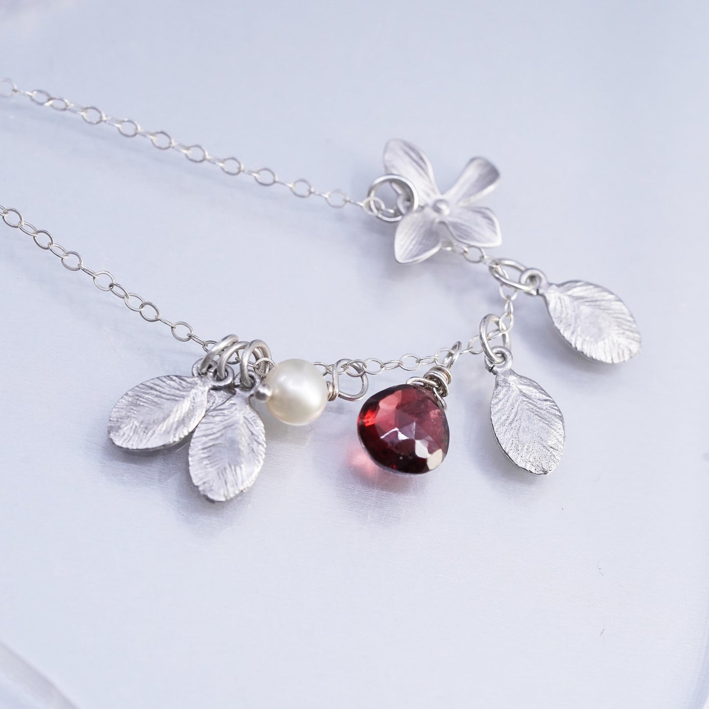 16", 925 Sterling Silver circle necklace flower Name DAACA Tag garnet Pendants