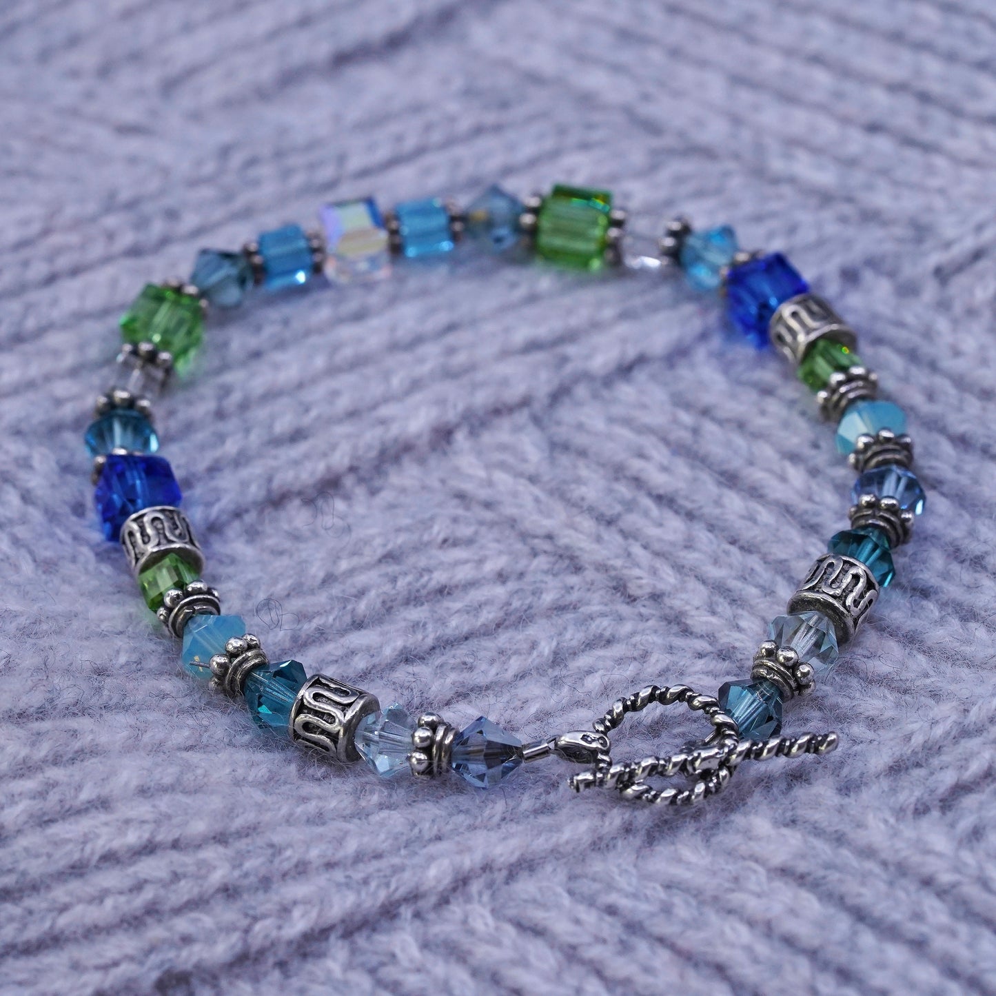 7", Vintage handmade sterling silver bracelet with green blue crystal