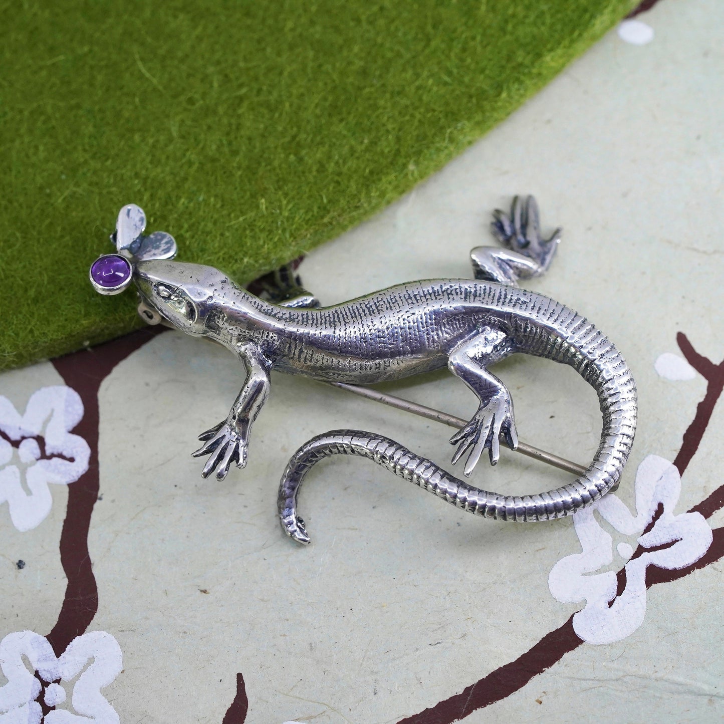 Vintage Sterling silver handmade brooch, 925 lizard with a bug and amethyst