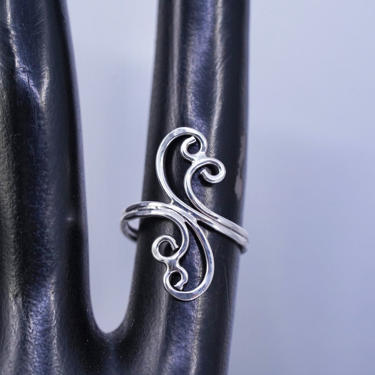Size 4.5, vintage Sterling 925 silver handmade ring, swirly band
