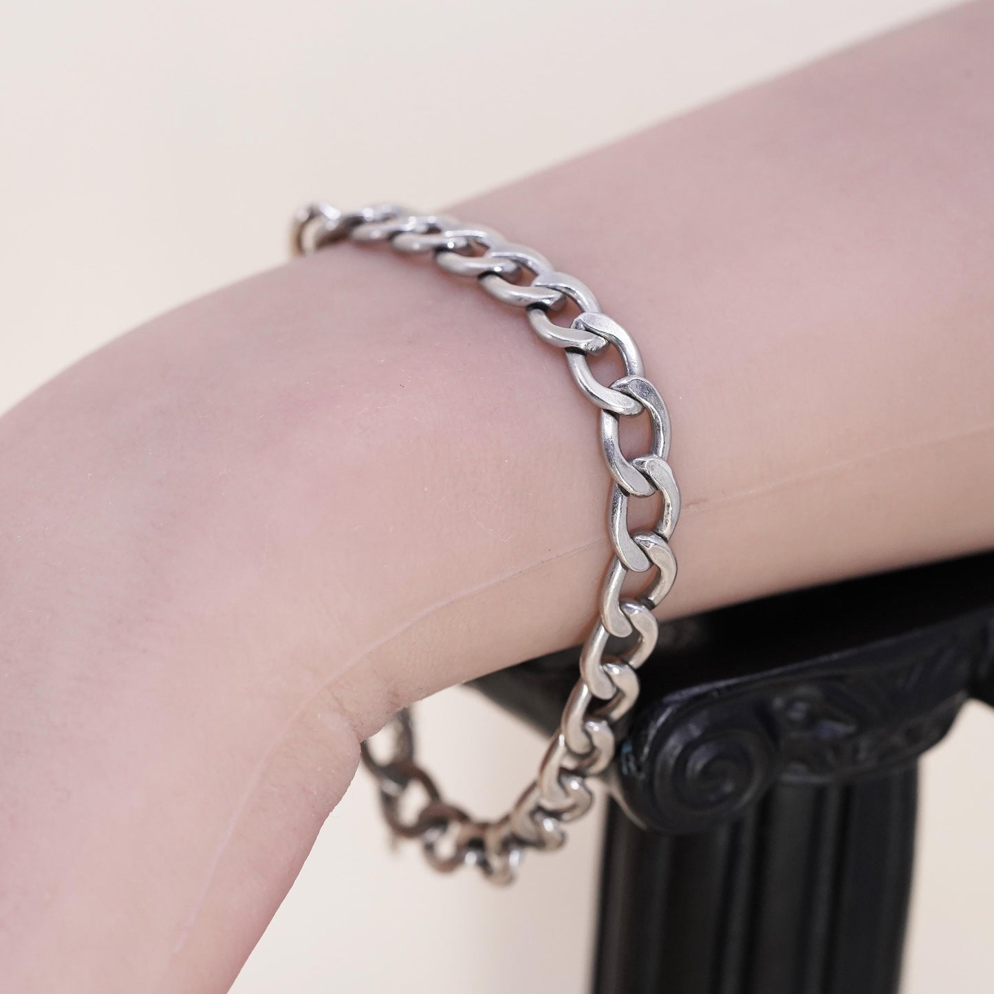 7”, Vintage Winaro sterling 925 silver bold solid curb bracelet secure chain