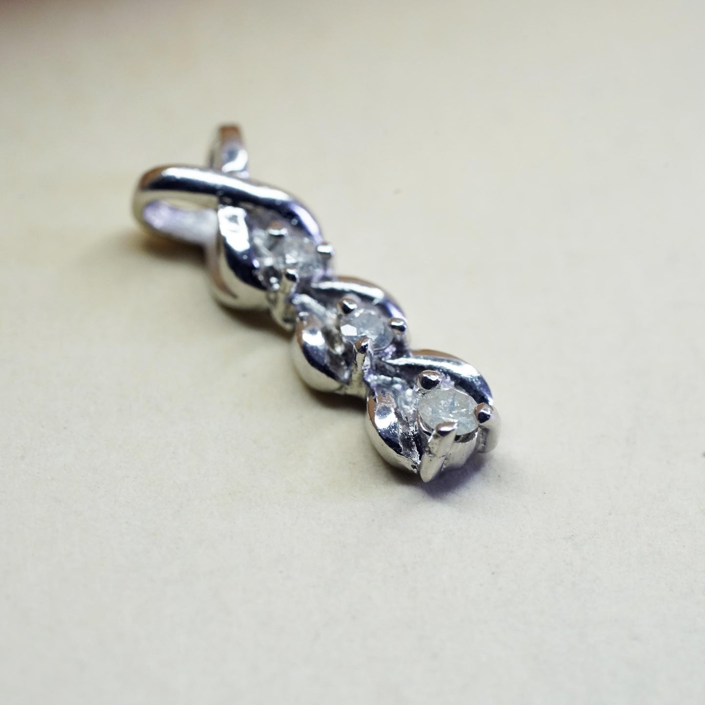 Vintage sterling 925 silver elongated pendant with cluster diamonds