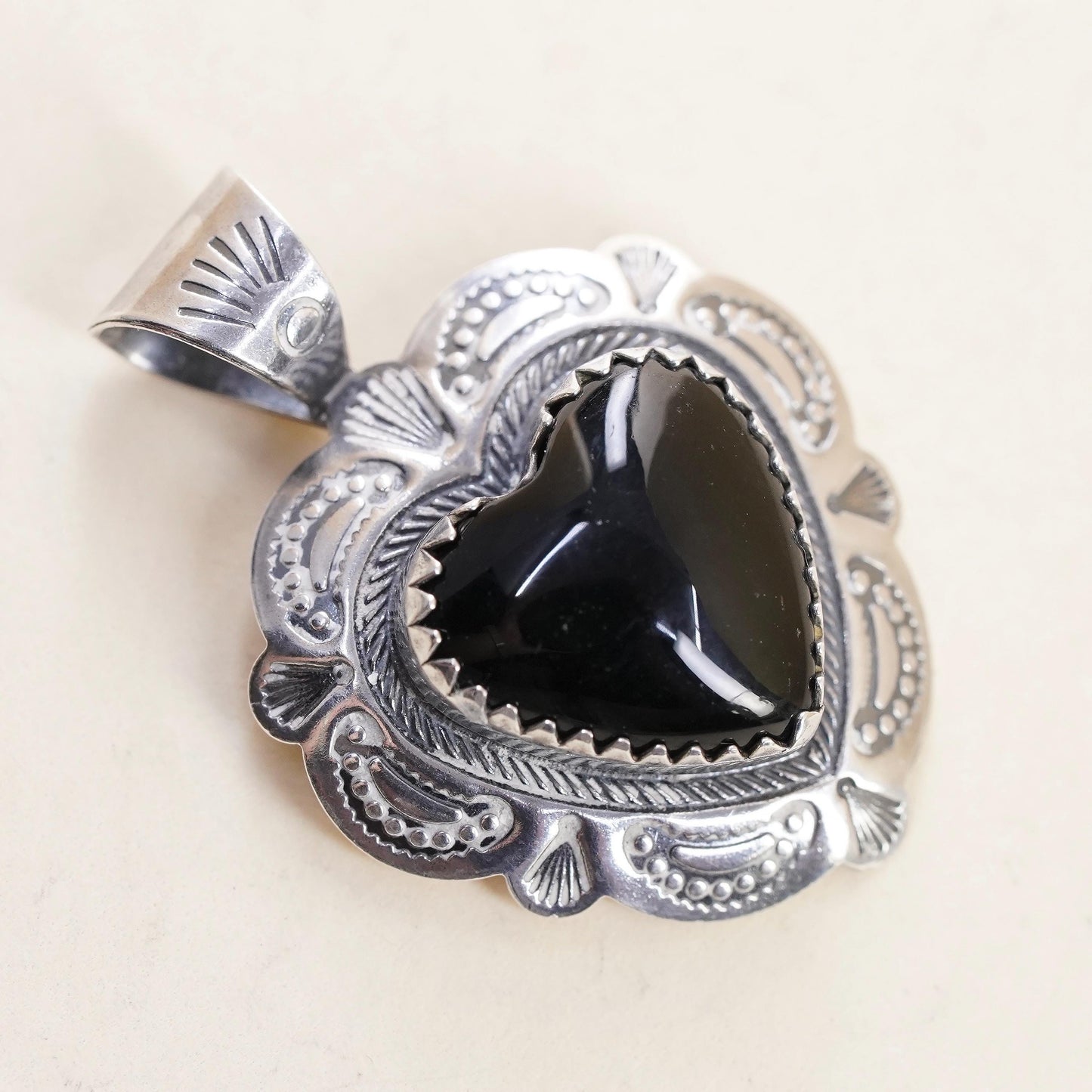 VTG QT Native American sterling 925 silver handmade onyx heart pendant, Navajo