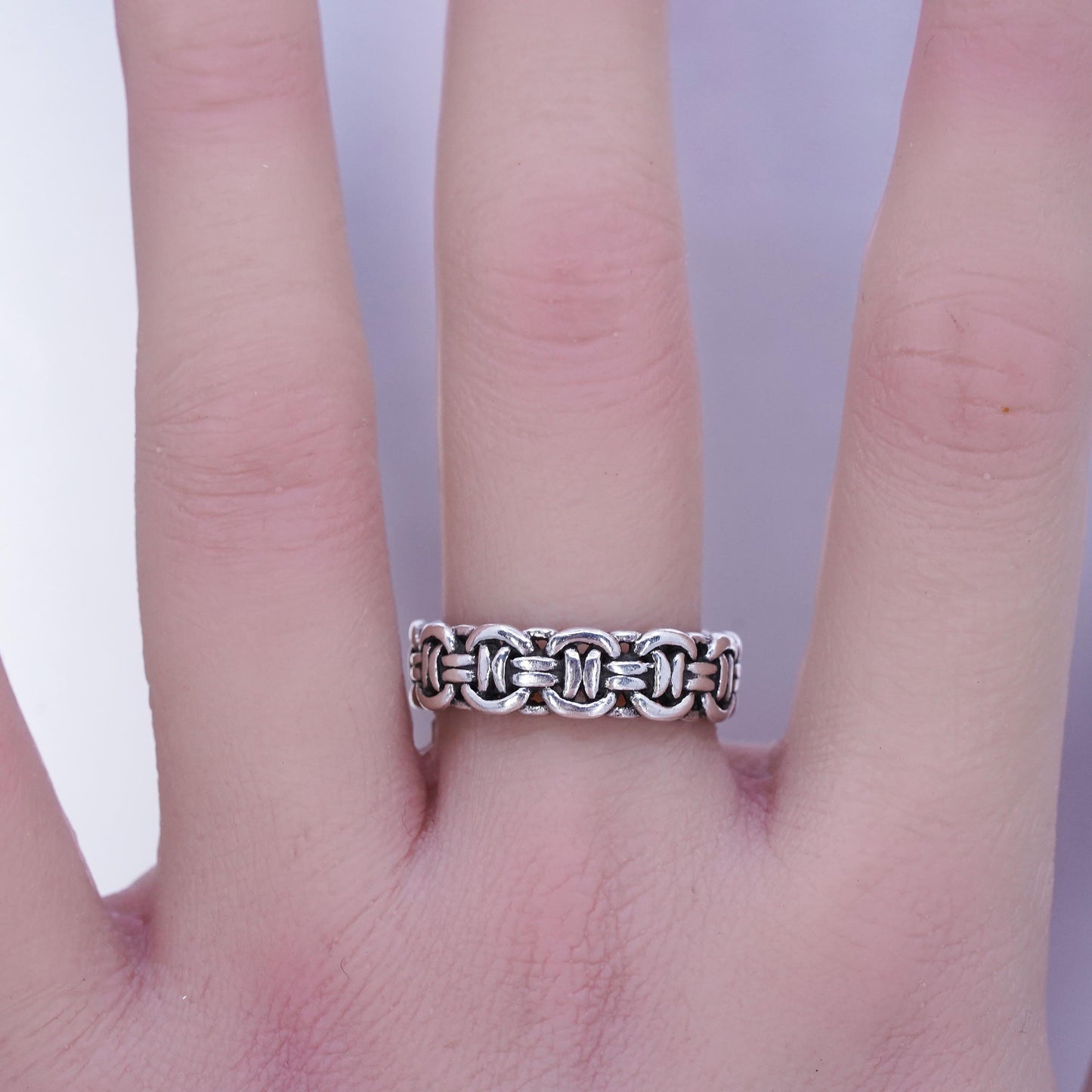 Size 8, vintage southwestern Sterling 925 silver ring, stackable chain band