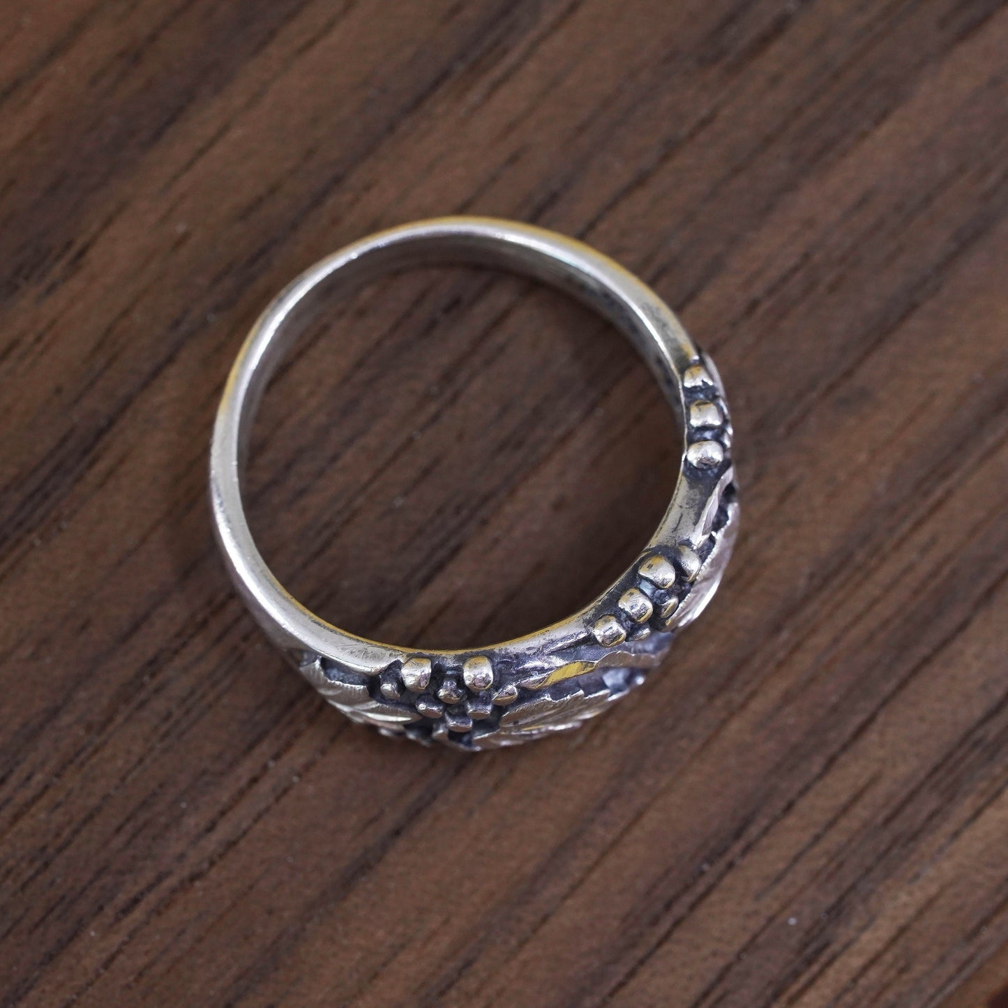 Size 6.5, Wheeler jewelry Sterling silver ring, 925 band with grape vine leaves