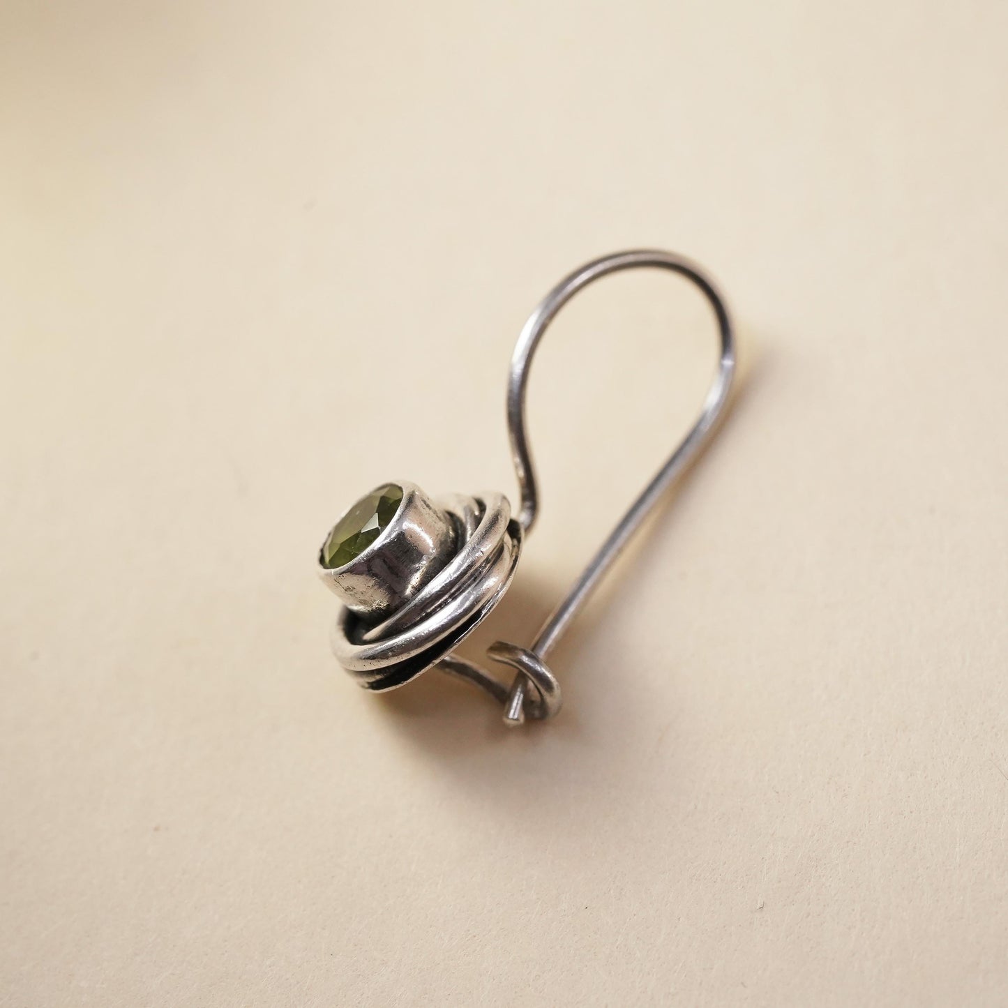 Fashion sterling silver single earring, 925 silver dangle with peridot
