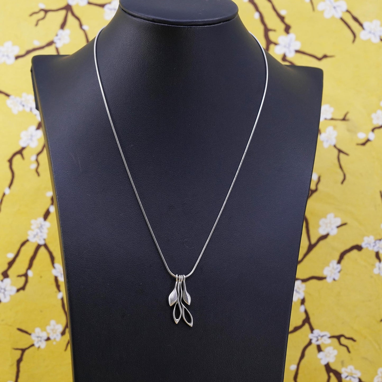 18” Vintage Sterling 925 silver snake chain necklace with fringe pendant
