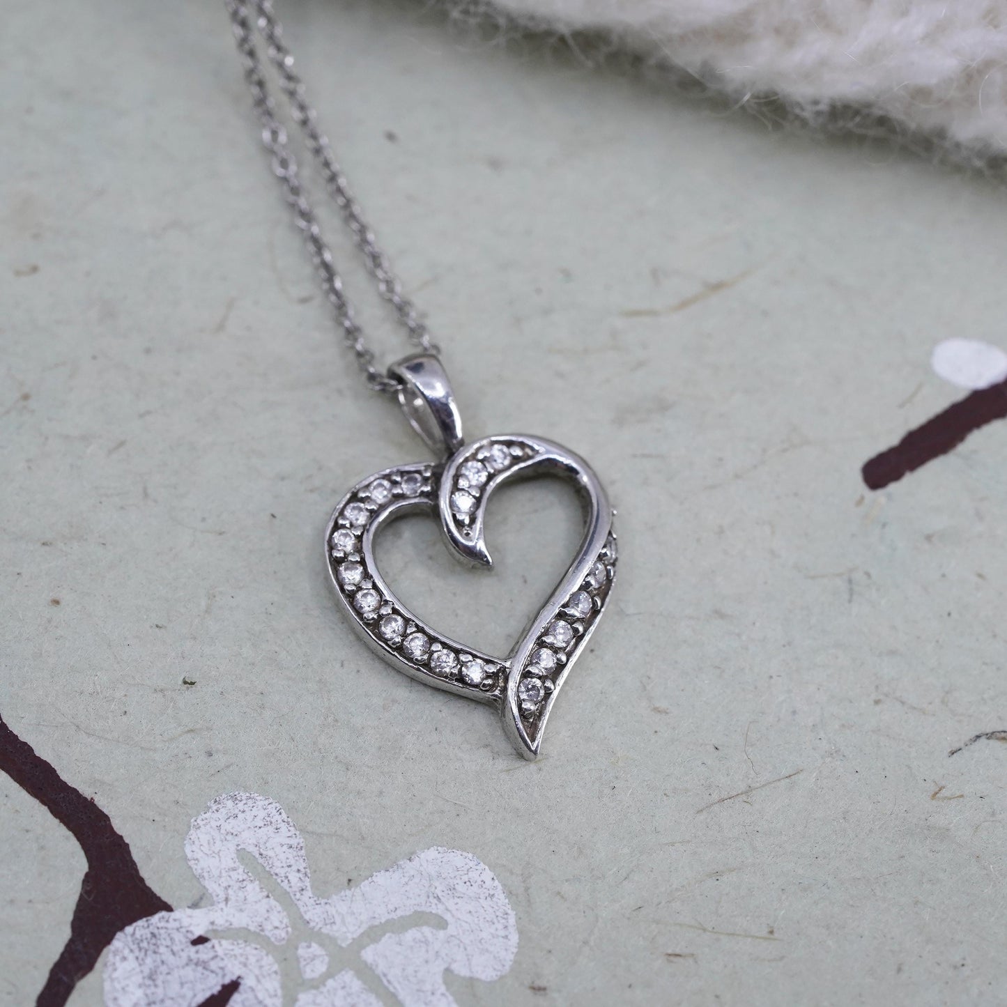 18”, Vintage sterling silver circle chain with Cluster Cz heart pendant