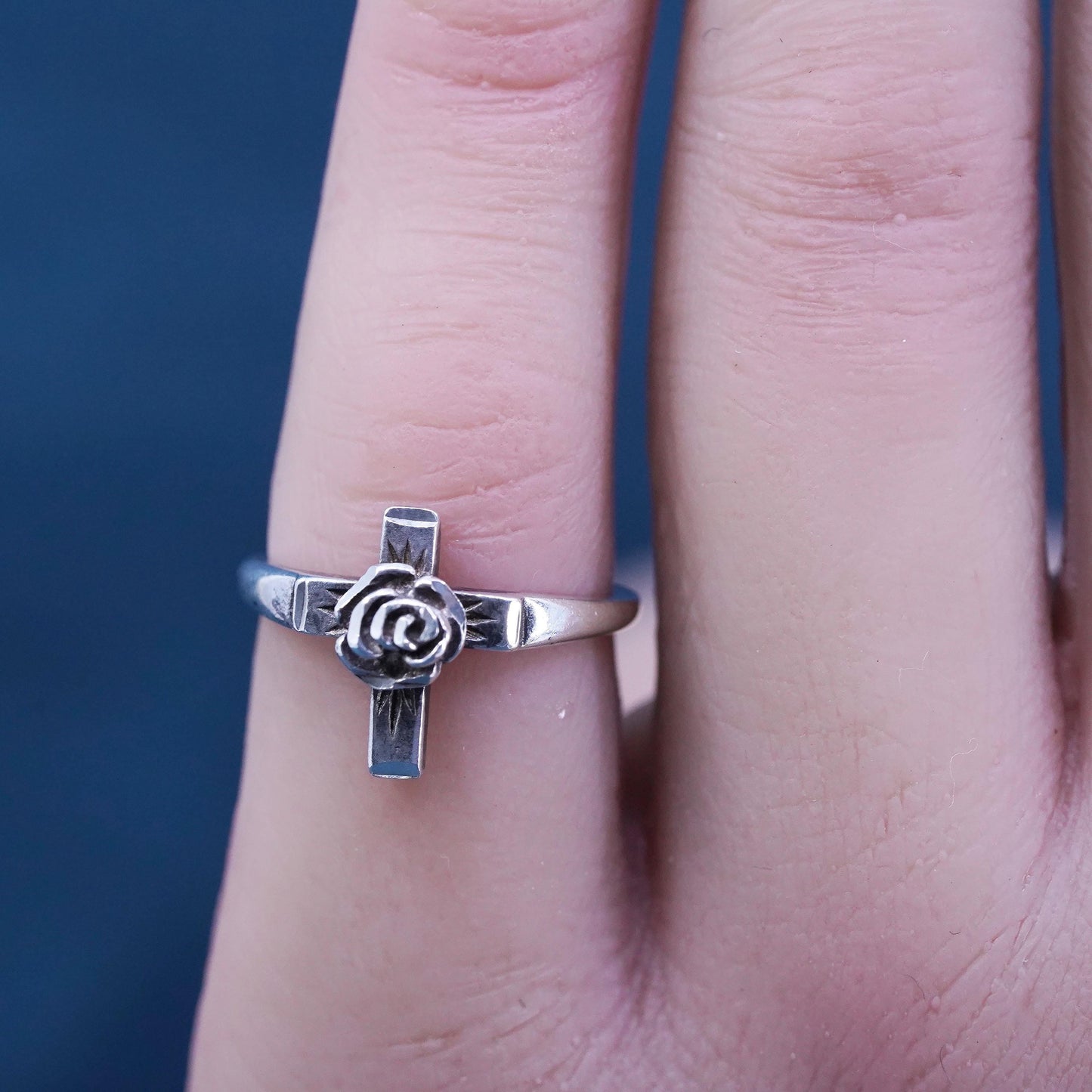Size 3.5, vintage sterling silver handmade ring, 925 flower cross band