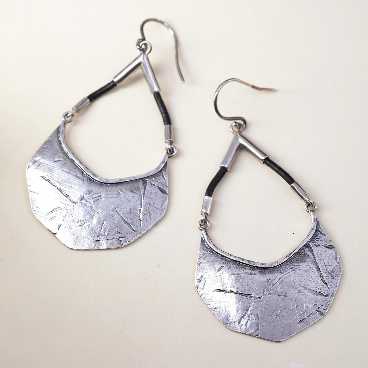 Silpada 925 Sterling Silver Badge Of Beauty Leather Textured Earrings W3140