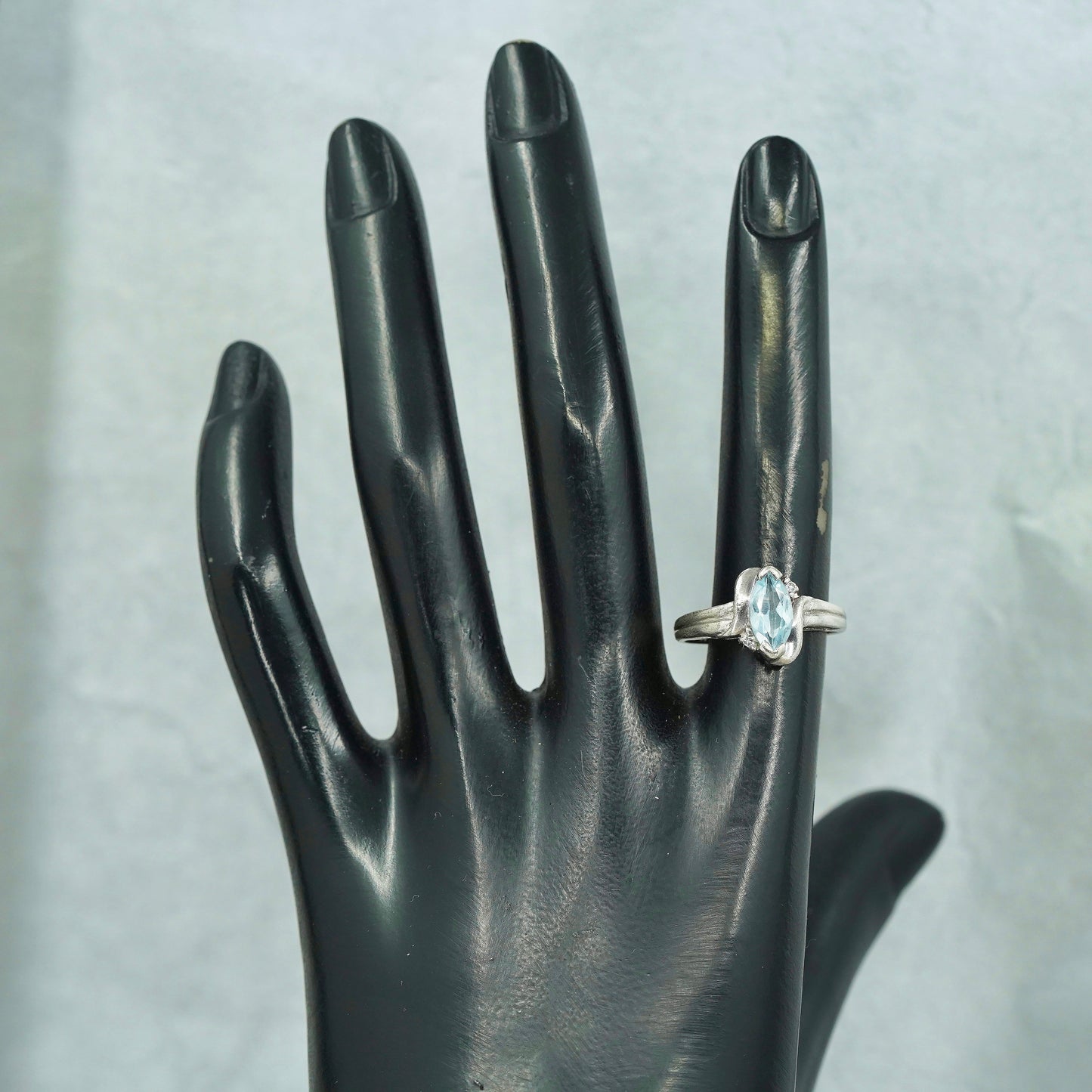 Size 7, vintage Sterling 925 silver handmade filigree ring with blue crystal