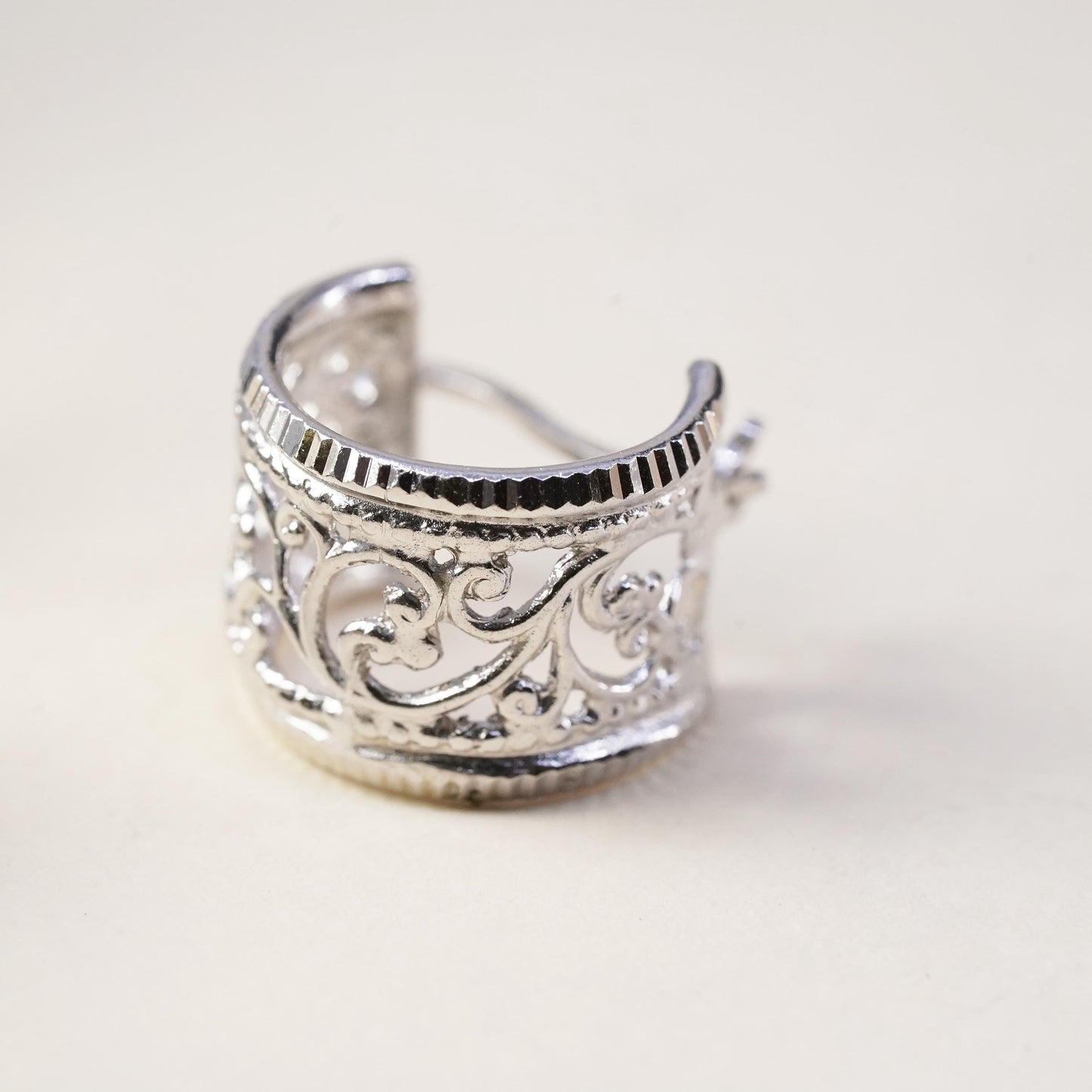 Vintage 925 Sterling Silver Filigree Open Hoop Huggie Post Single 1 earring