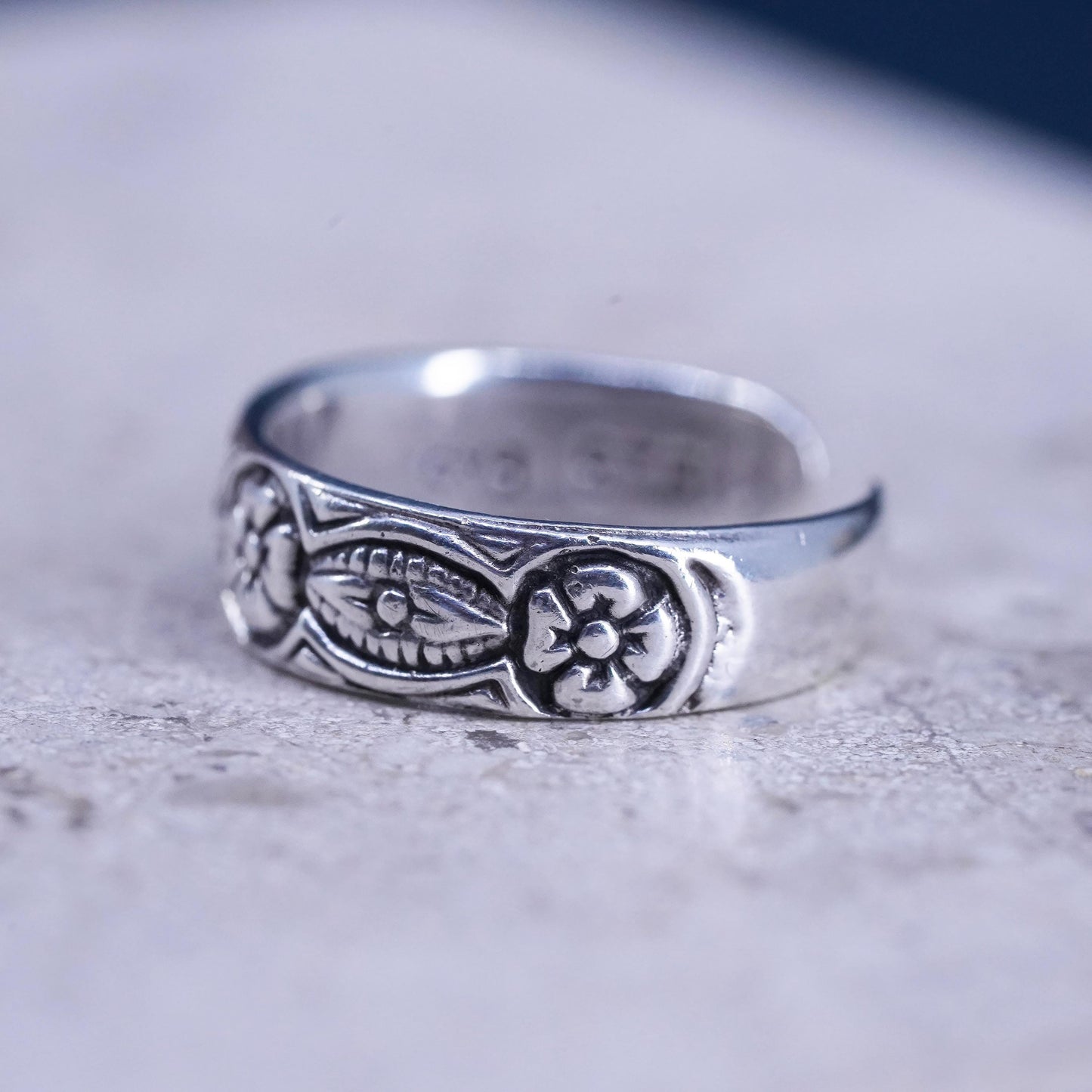 Size 4, vintage Sterling silver handmade ring, 925 flower band