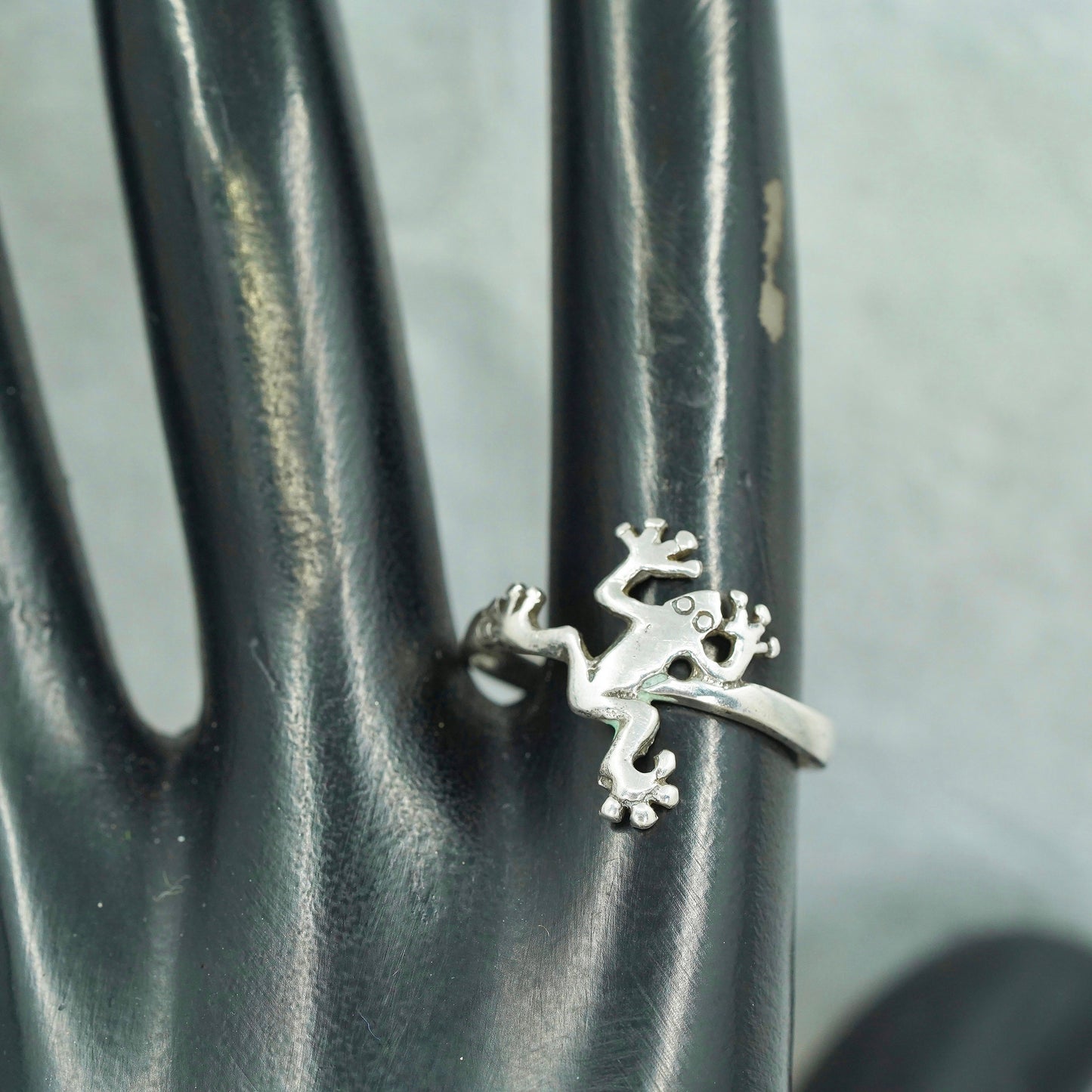 Size 8.5, vintage Mexican Sterling 925 silver handmade frog ring