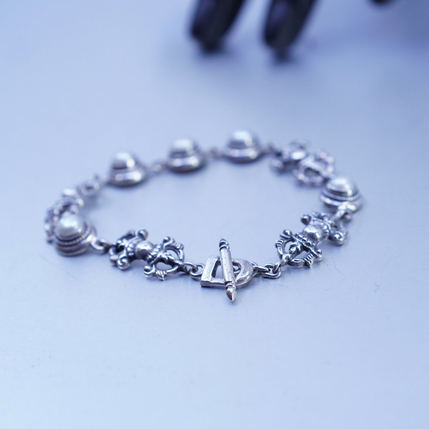 7.25”, Sterling 925 silver bracelet with freshwater pearl and toggle closure