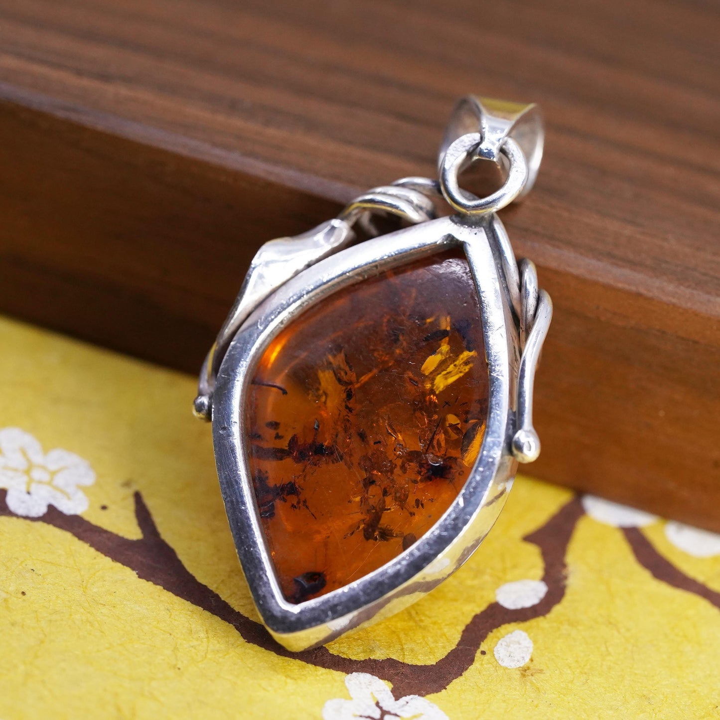Vintage Sterling silver 925 handmade pendant with Amber and leaves