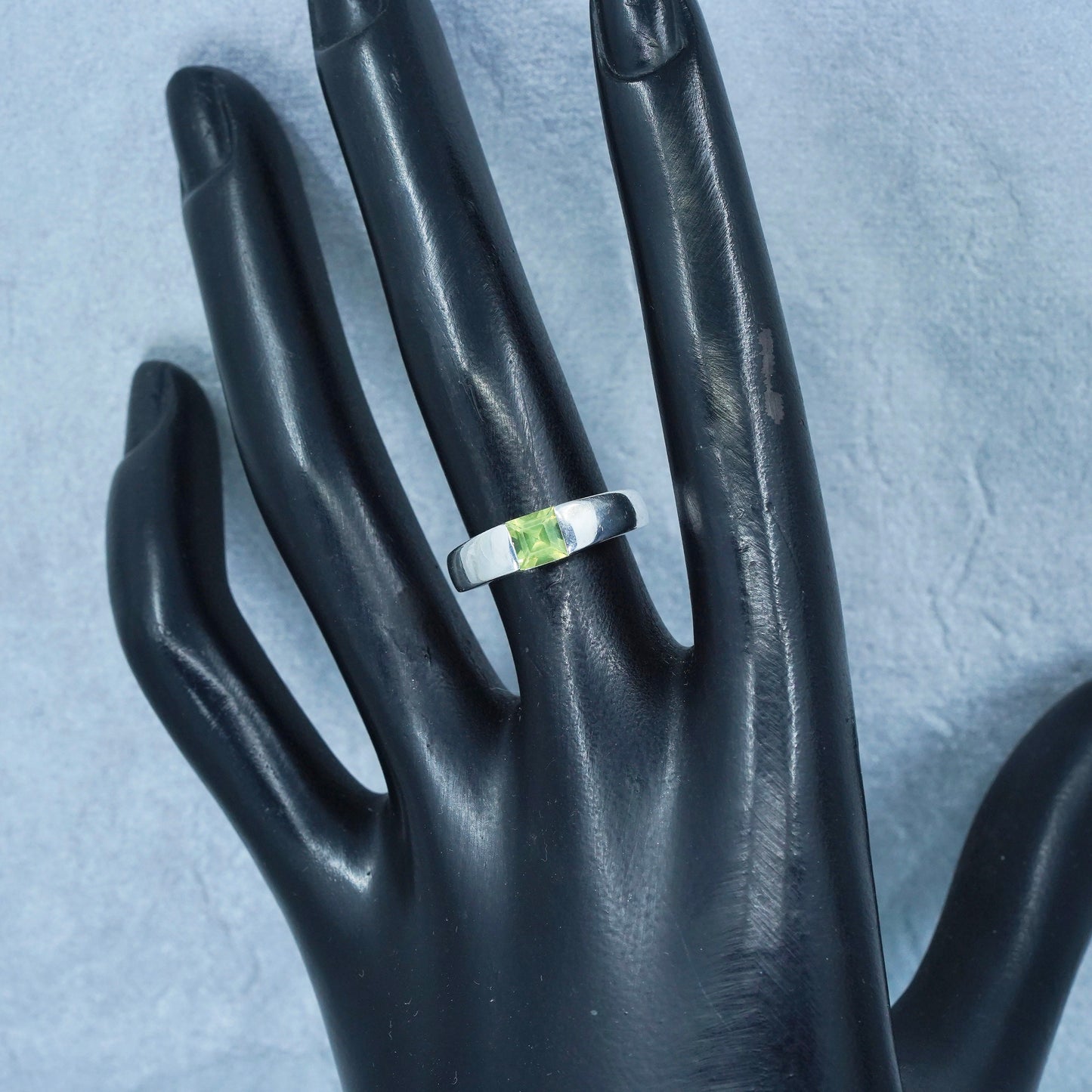 Size 6, vintage Sterling 925 silver handmade stackable band ring with peridot